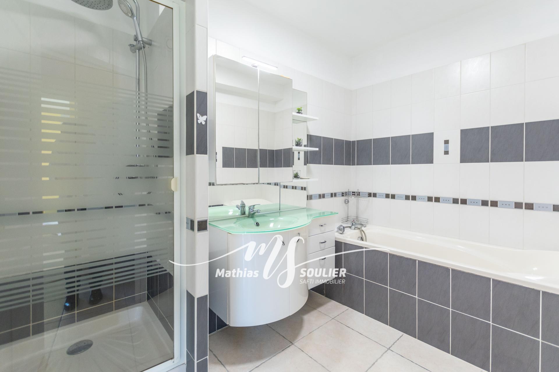 Photo 17 of the listing.