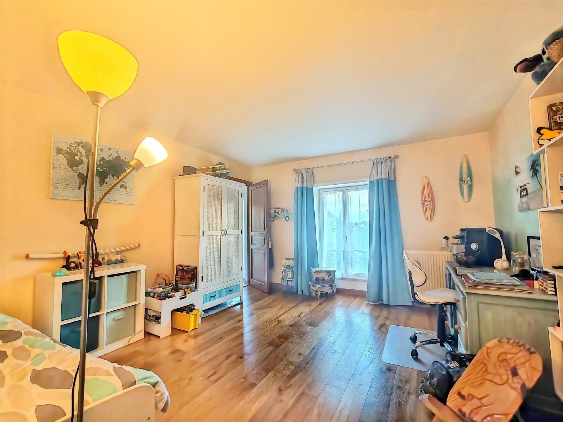 Photo 14 of the listing.