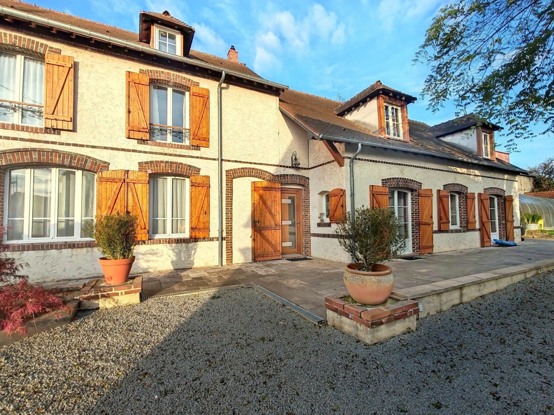 Photo 2 of the listing.