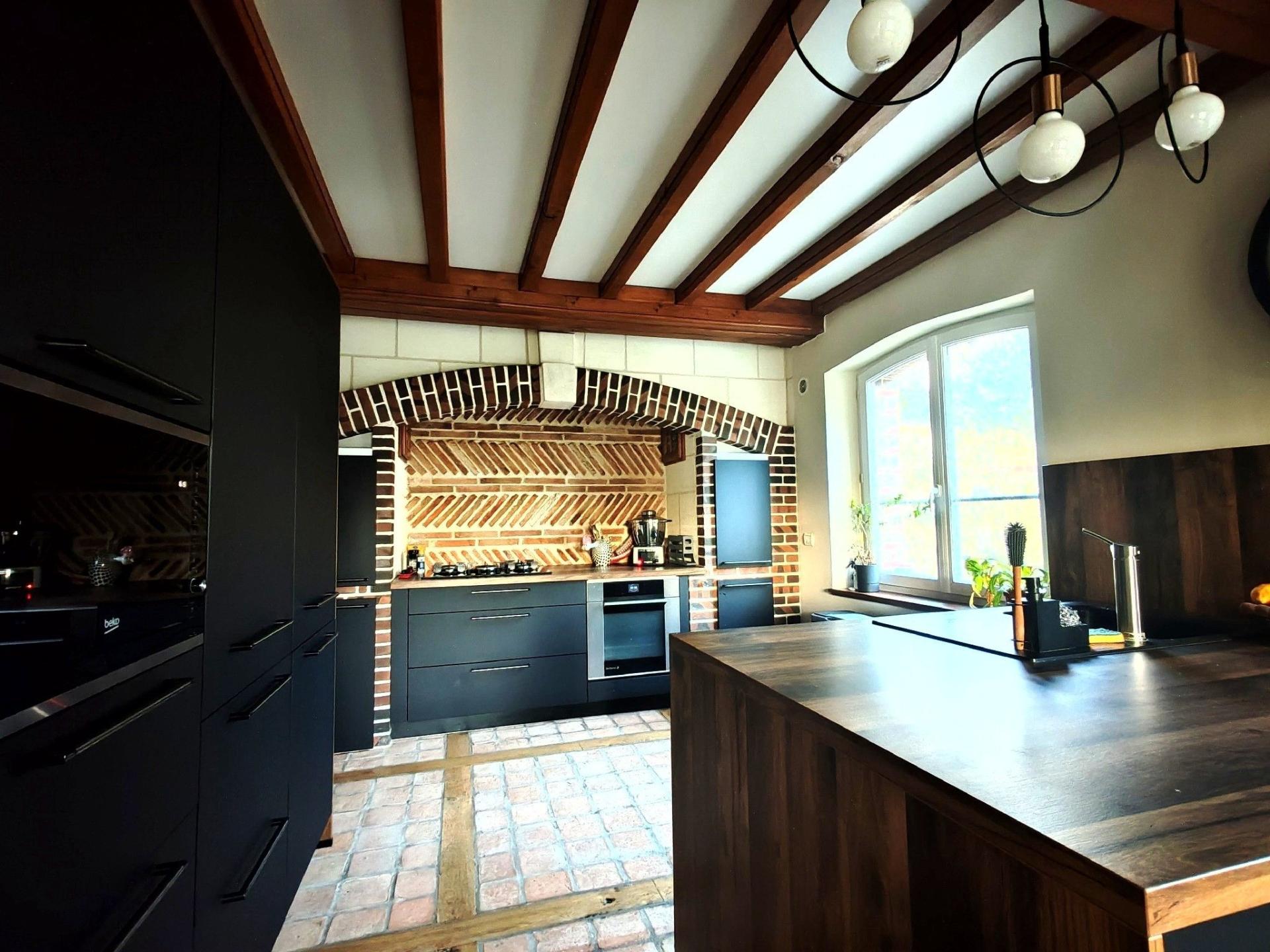 Photo 7 of the listing.