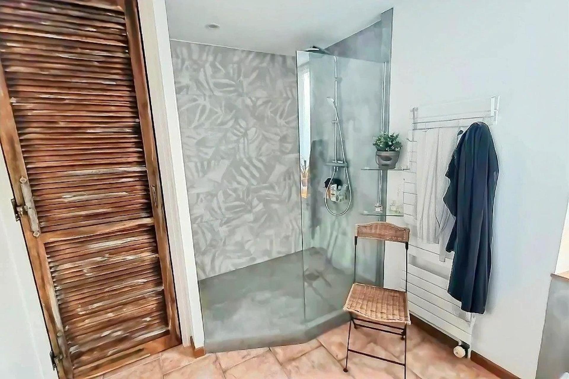 Photo 11 of the listing.