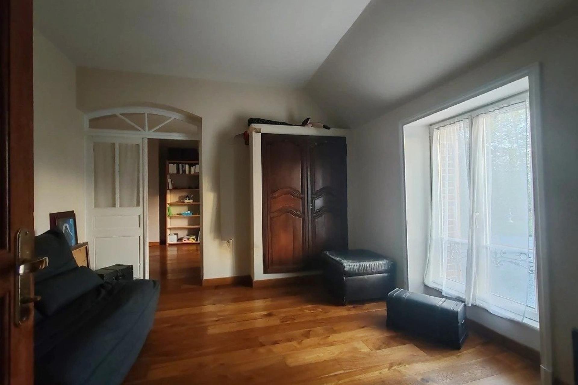 Photo 17 of the listing.