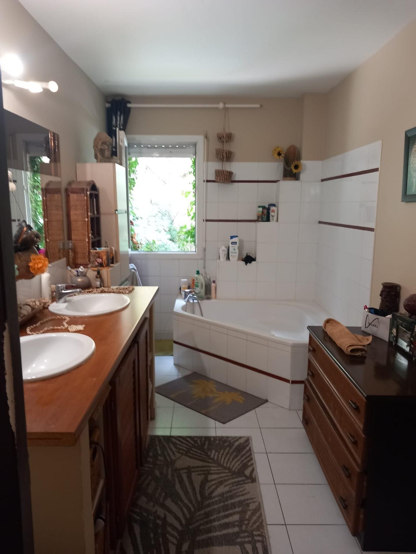 Photo 9 of the listing.