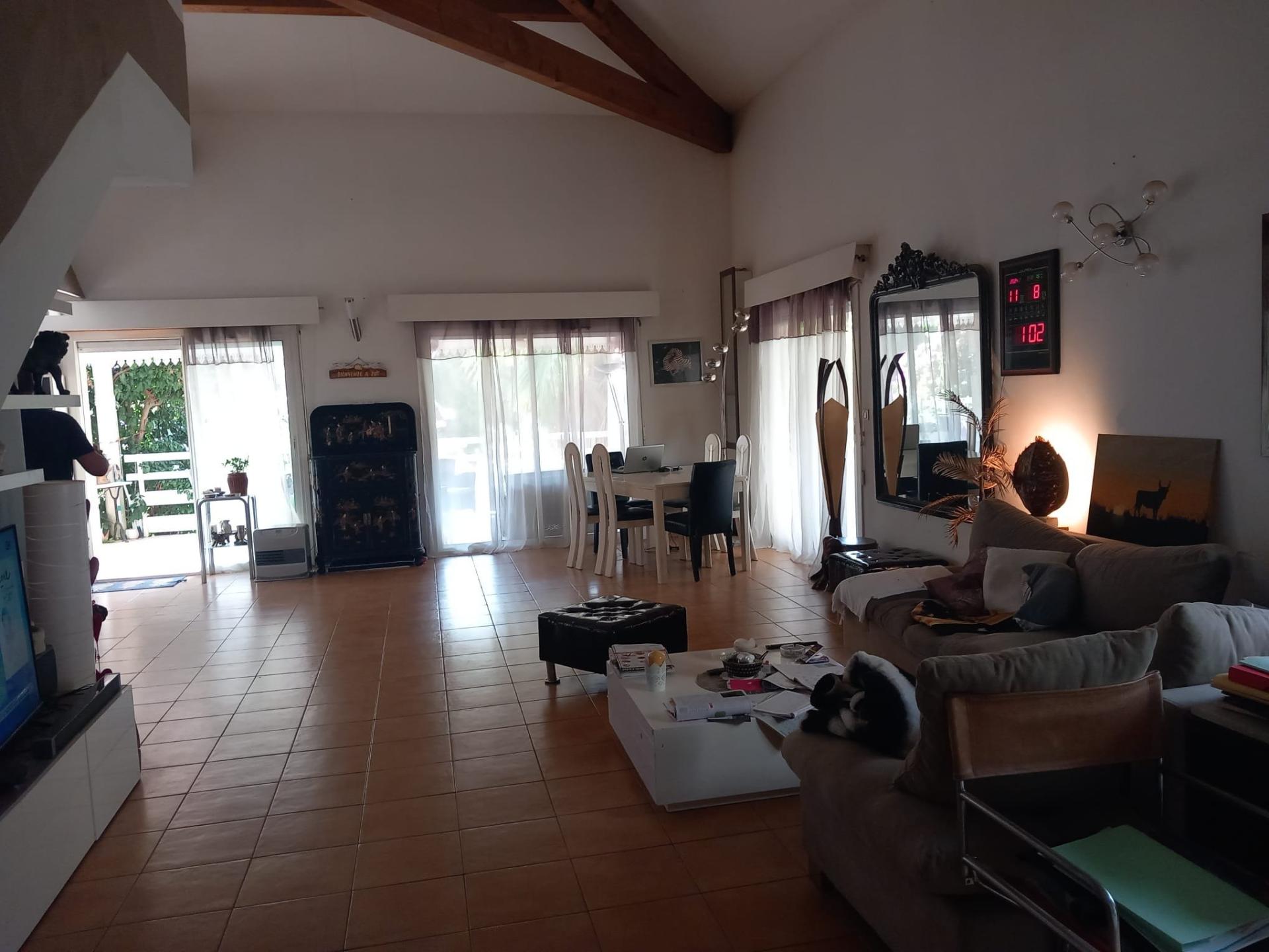 Photo 6 of the listing.