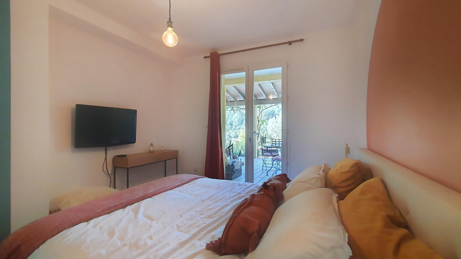 Photo 7 of the listing.