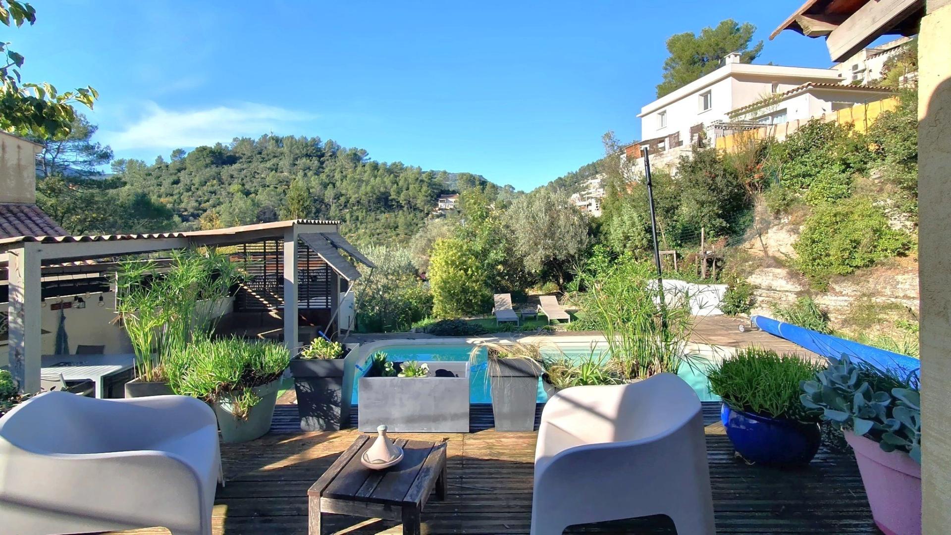 Photo 4 of the listing.