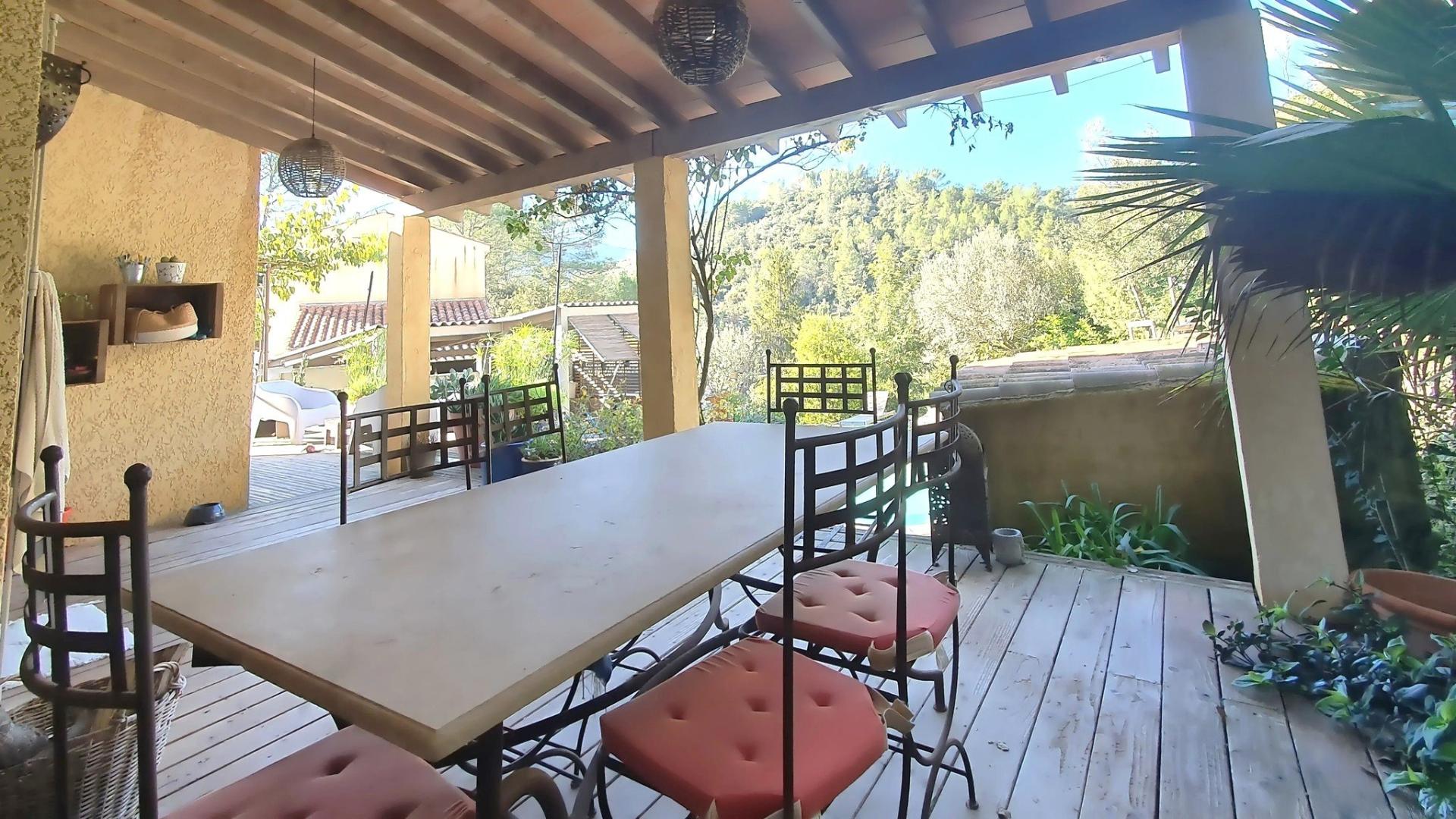 Photo 2 of the listing.