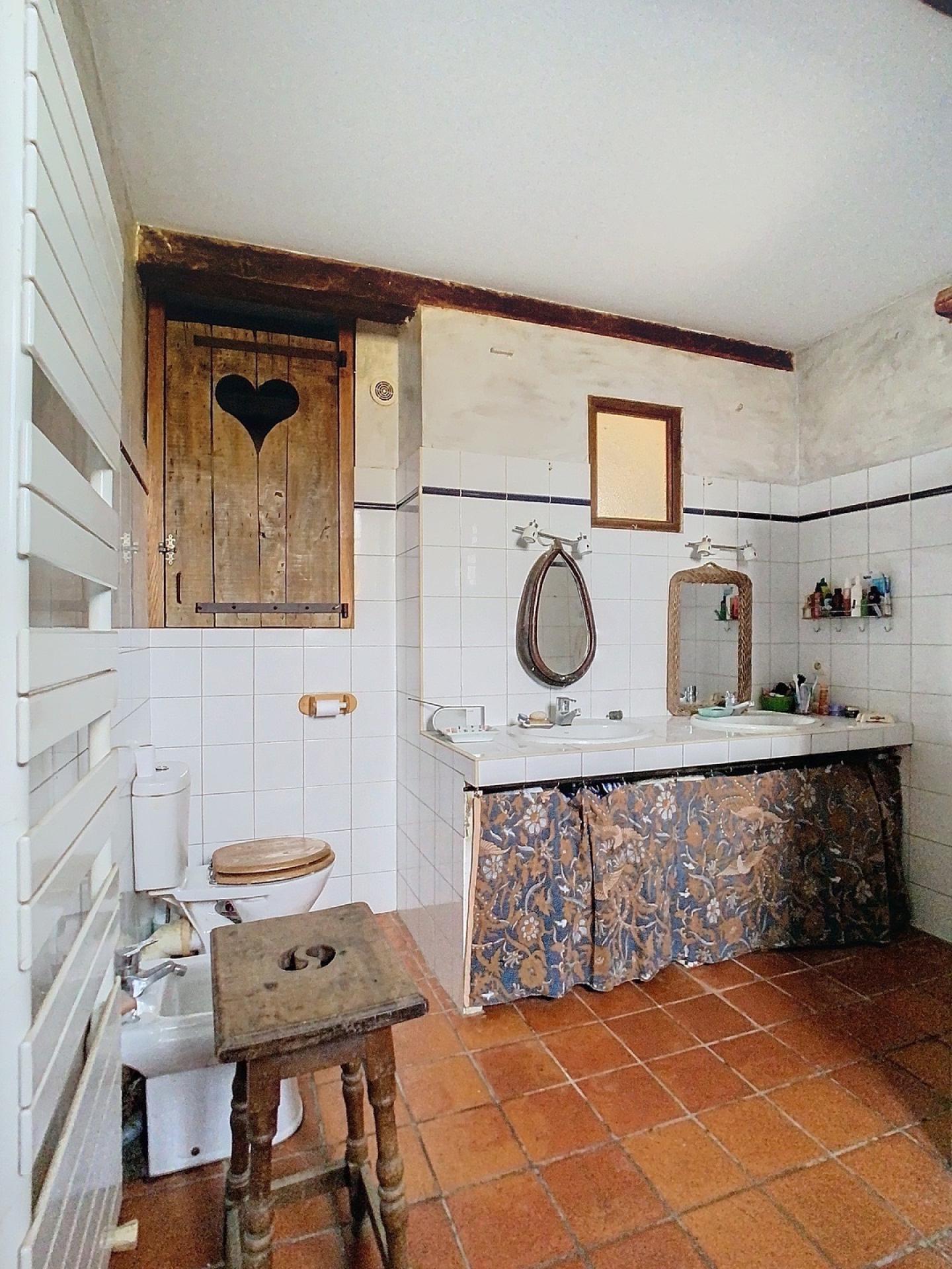 Photo 8 of the listing.