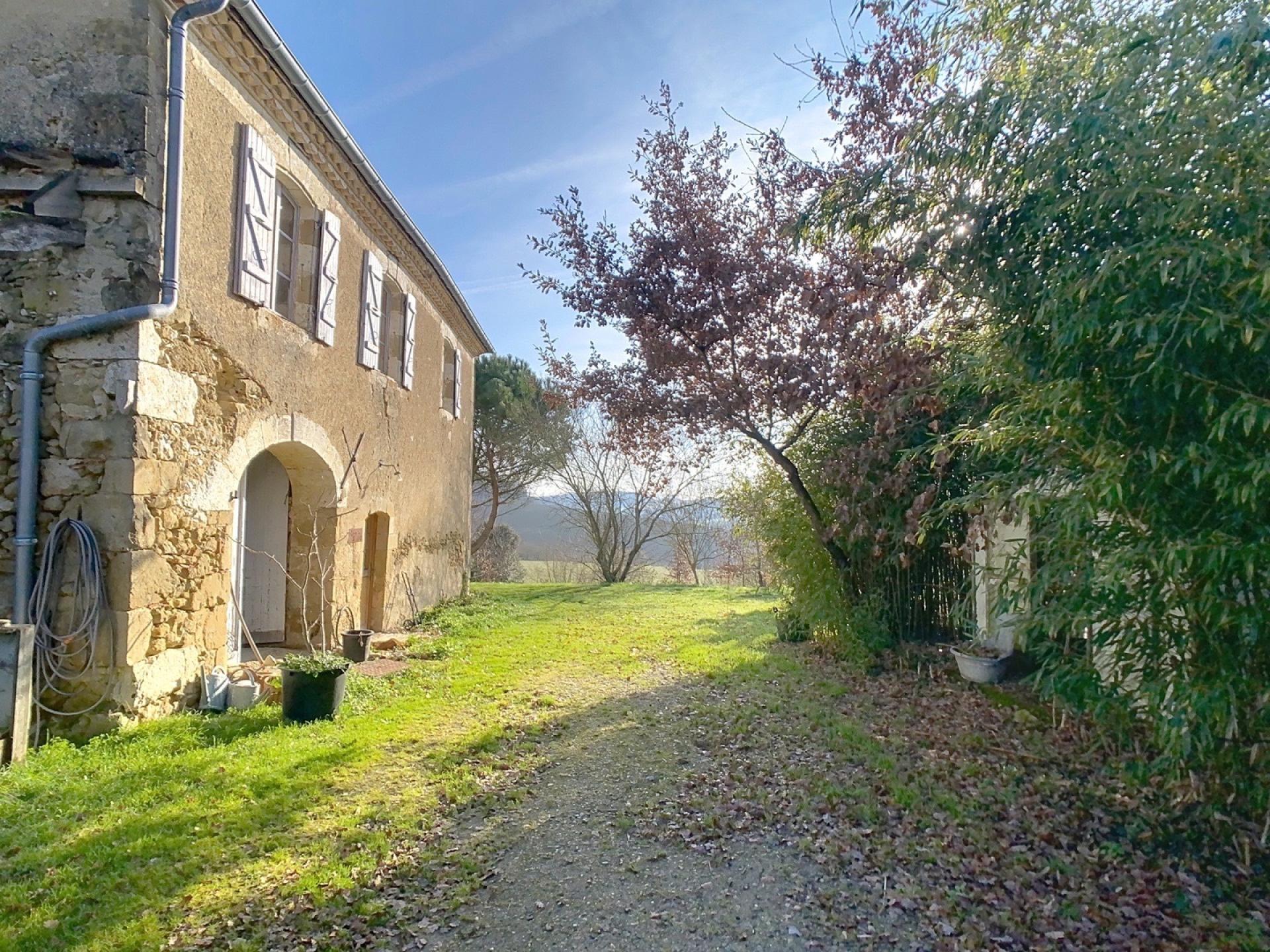 Photo 7 of the listing.