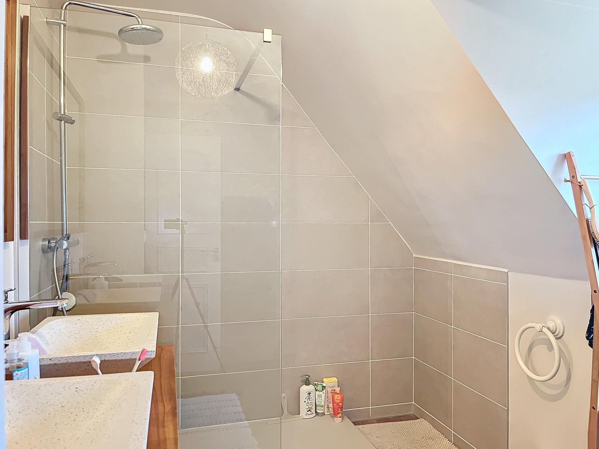 Photo 18 of the listing.