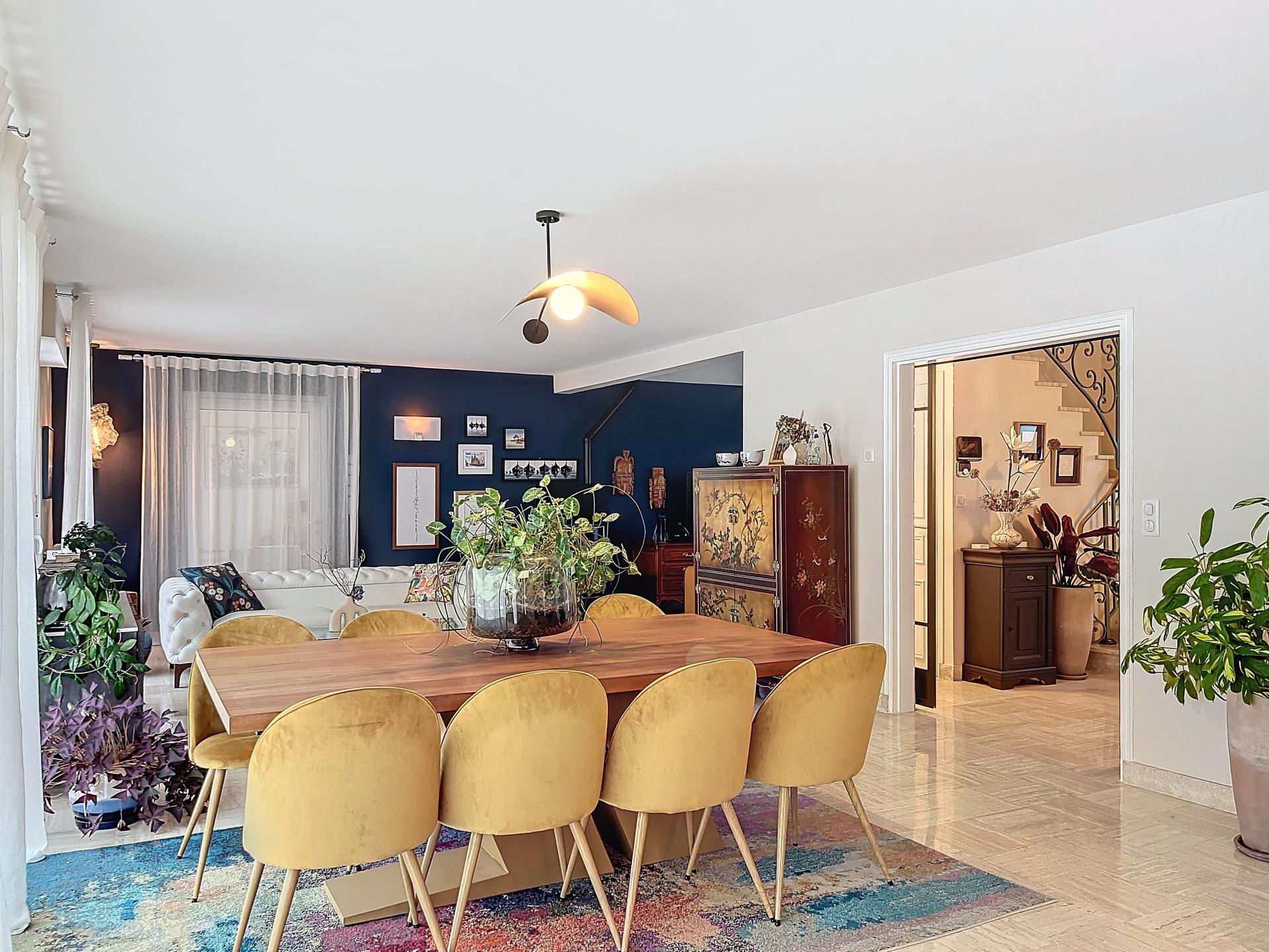 Photo 11 of the listing.