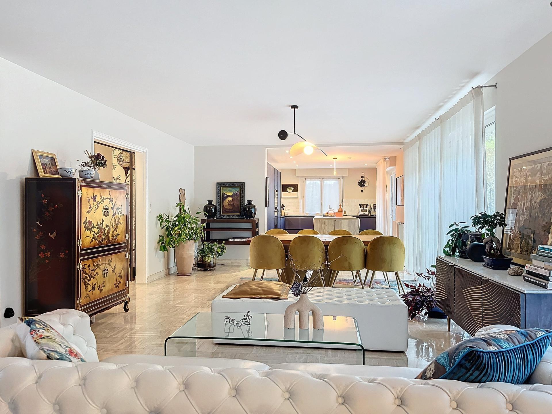 Photo 7 of the listing.