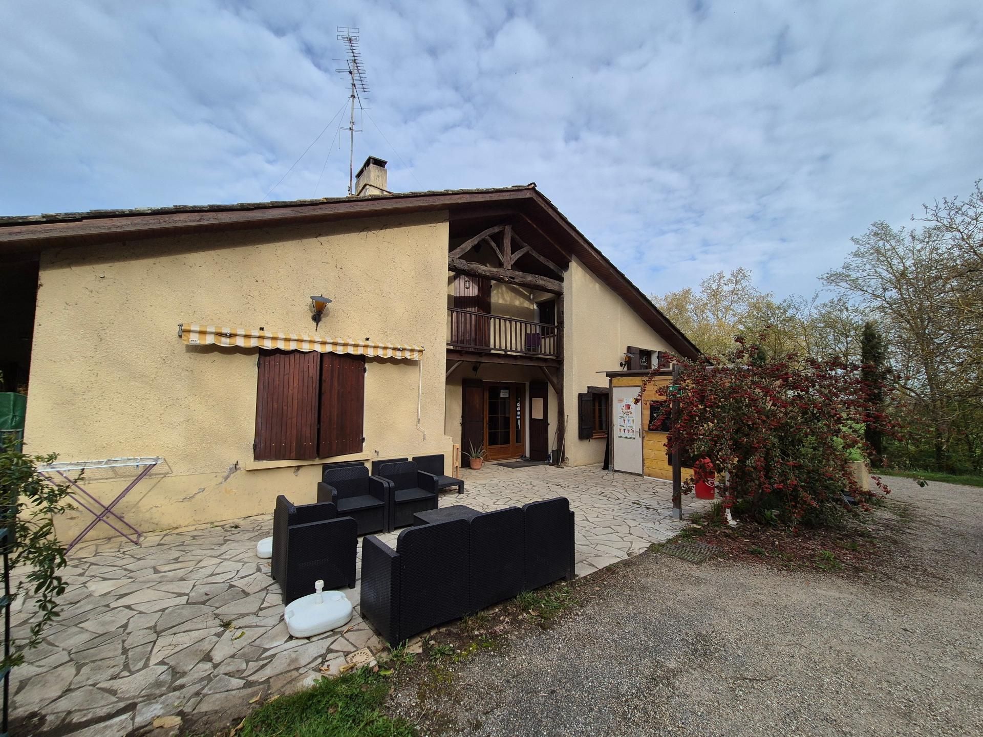 Photo 4 of the listing.