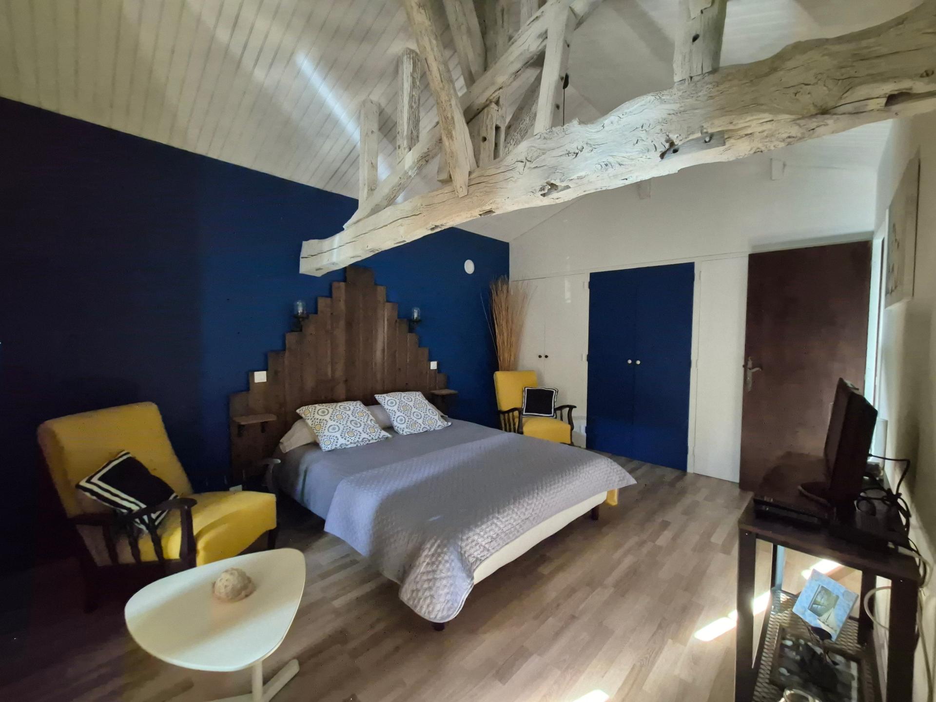 Photo 8 of the listing.