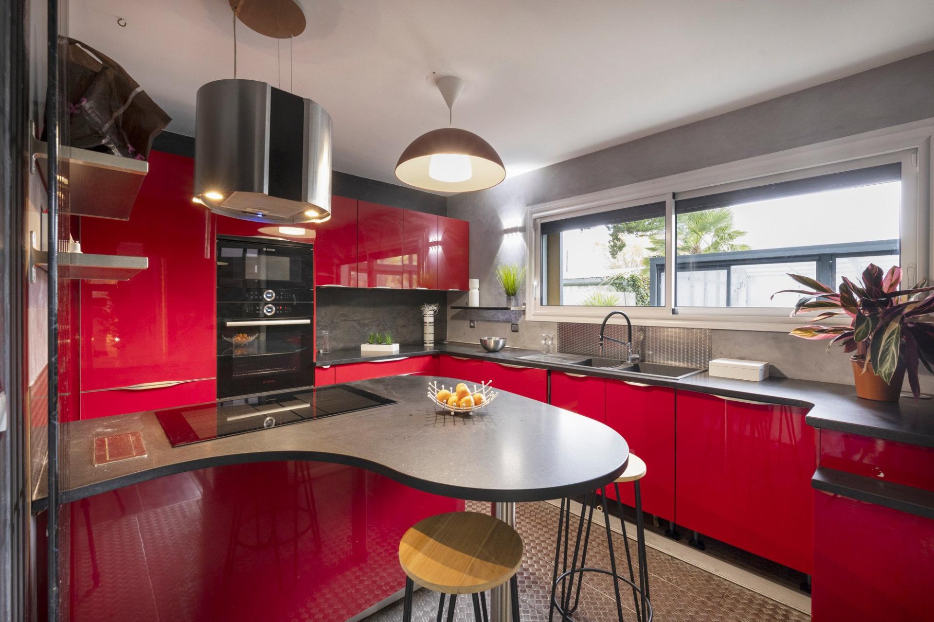 Photo 8 of the listing.