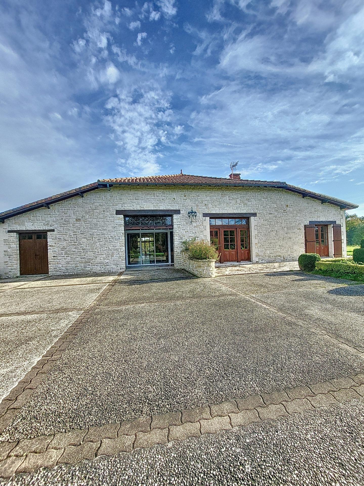 Photo 7 of the listing.