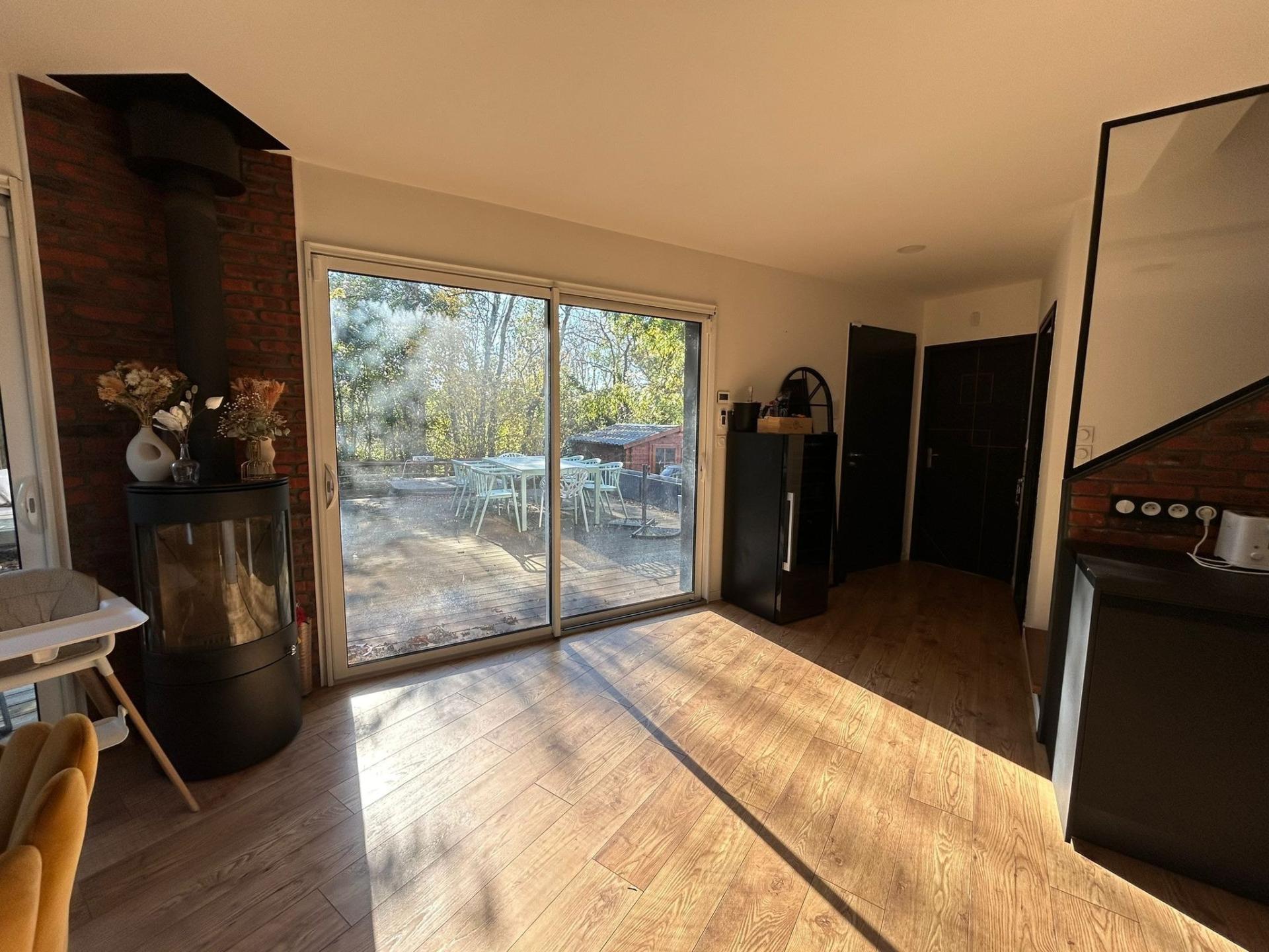 Photo 4 of the listing.