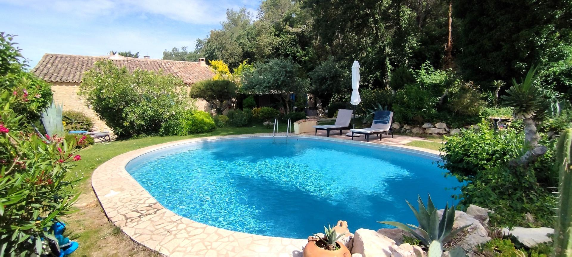 Photo 2 of the listing.