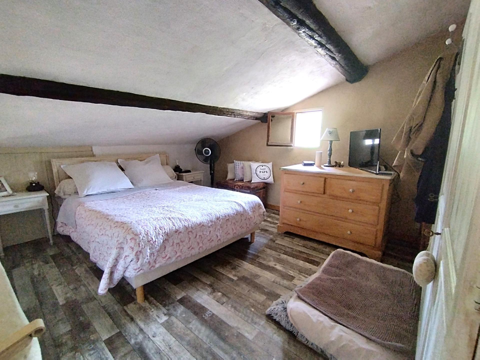 Photo 6 of the listing.