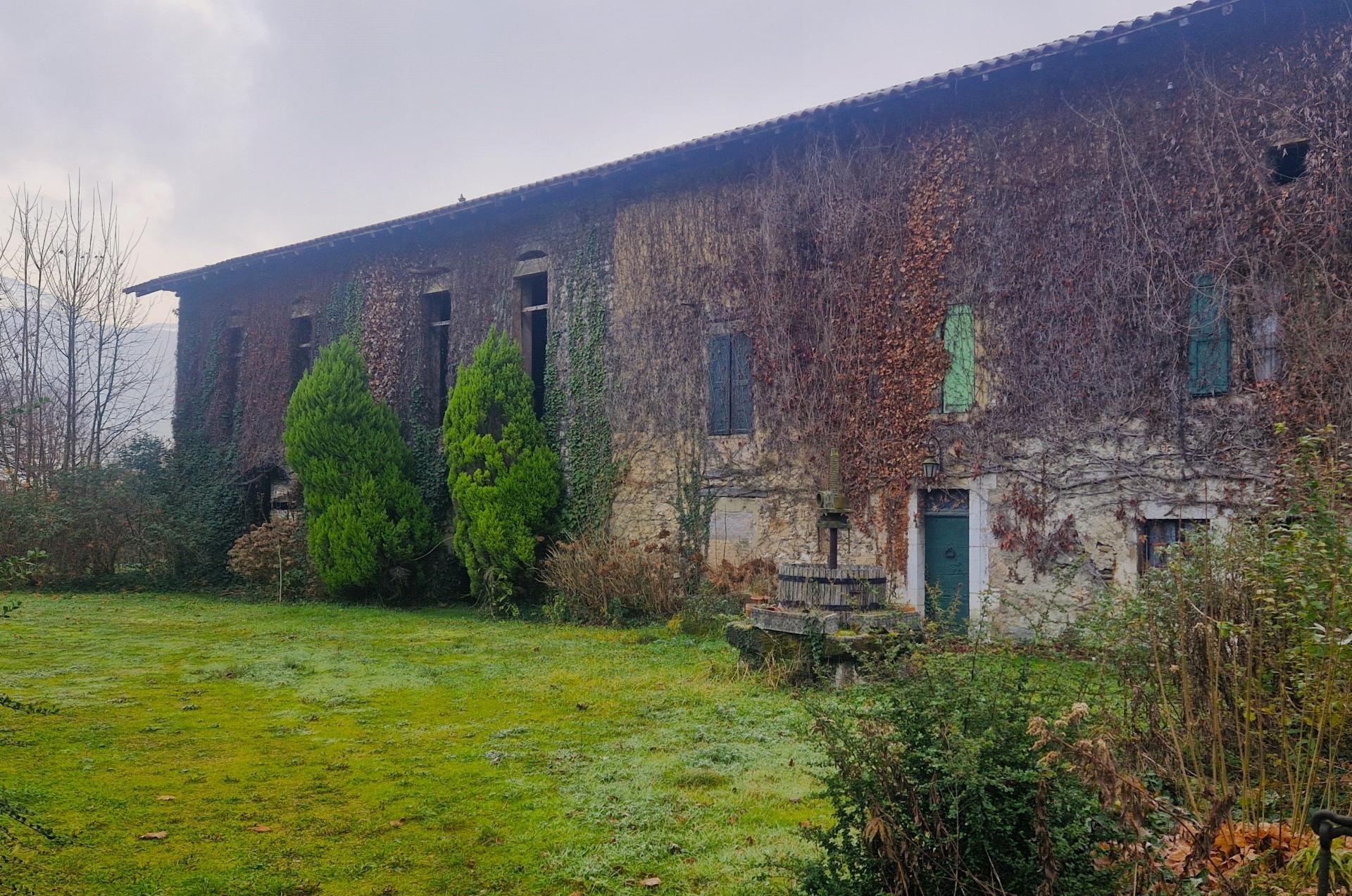 Photo 5 of the listing.