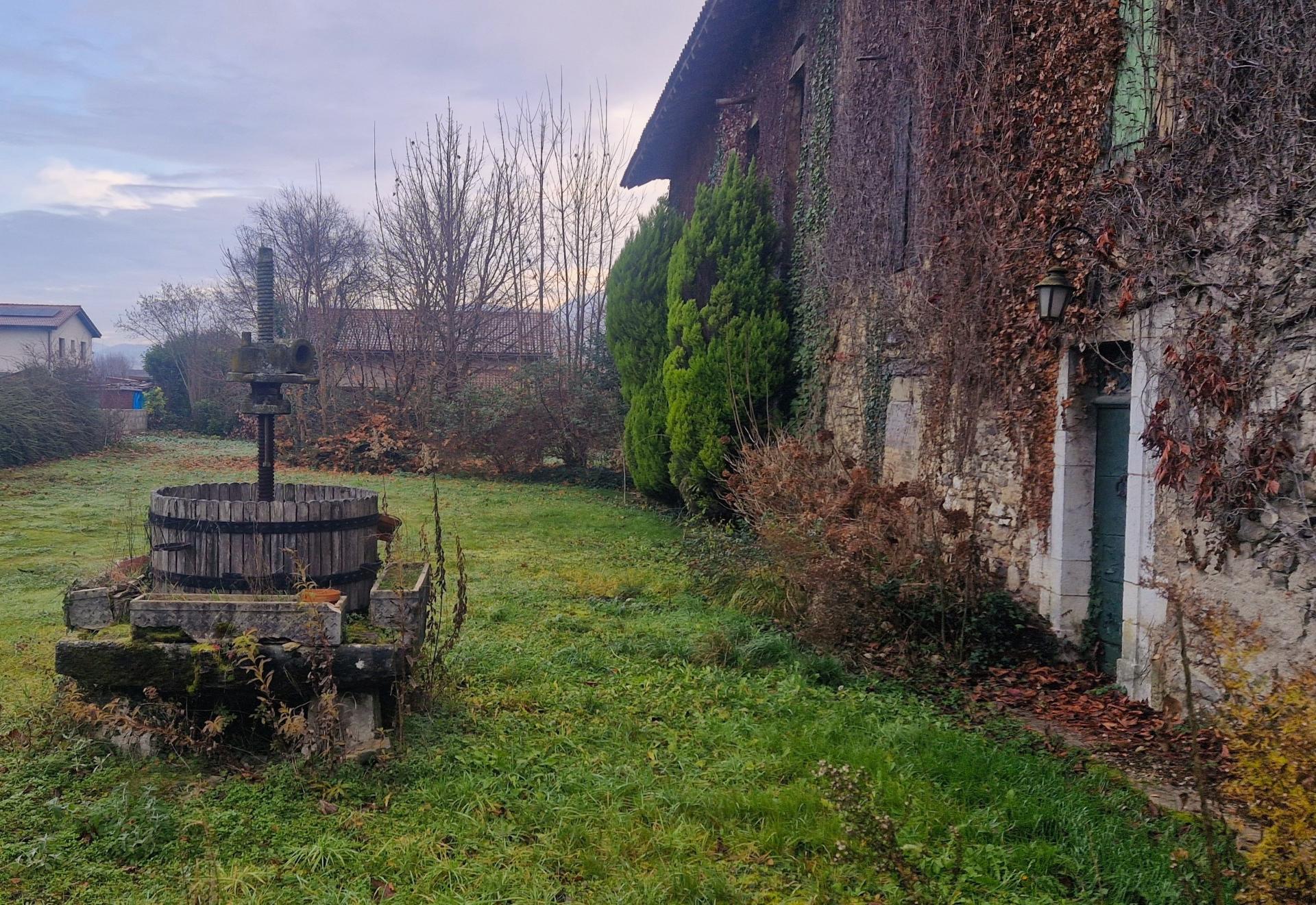 Photo 4 of the listing.