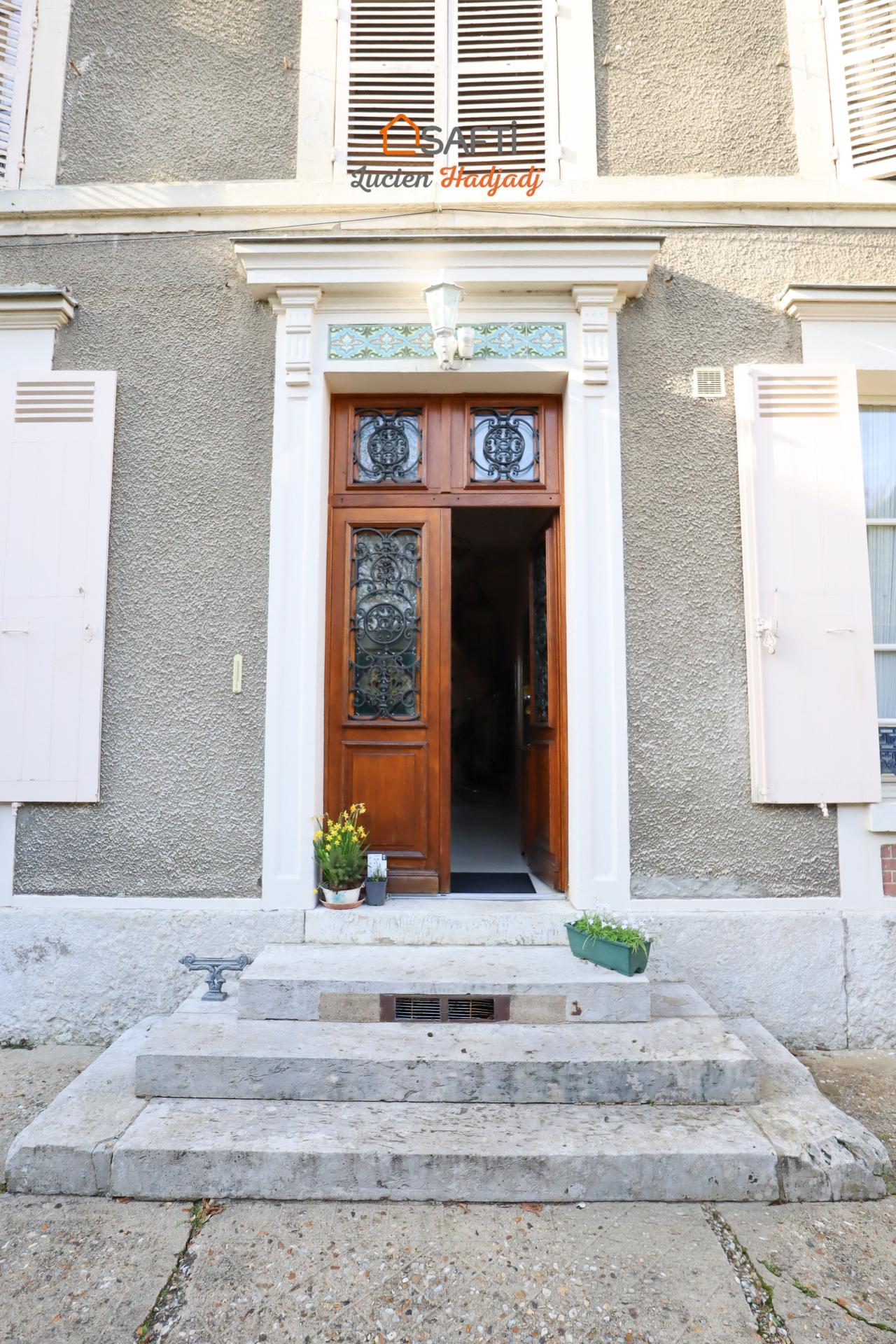 Photo 4 of the listing.