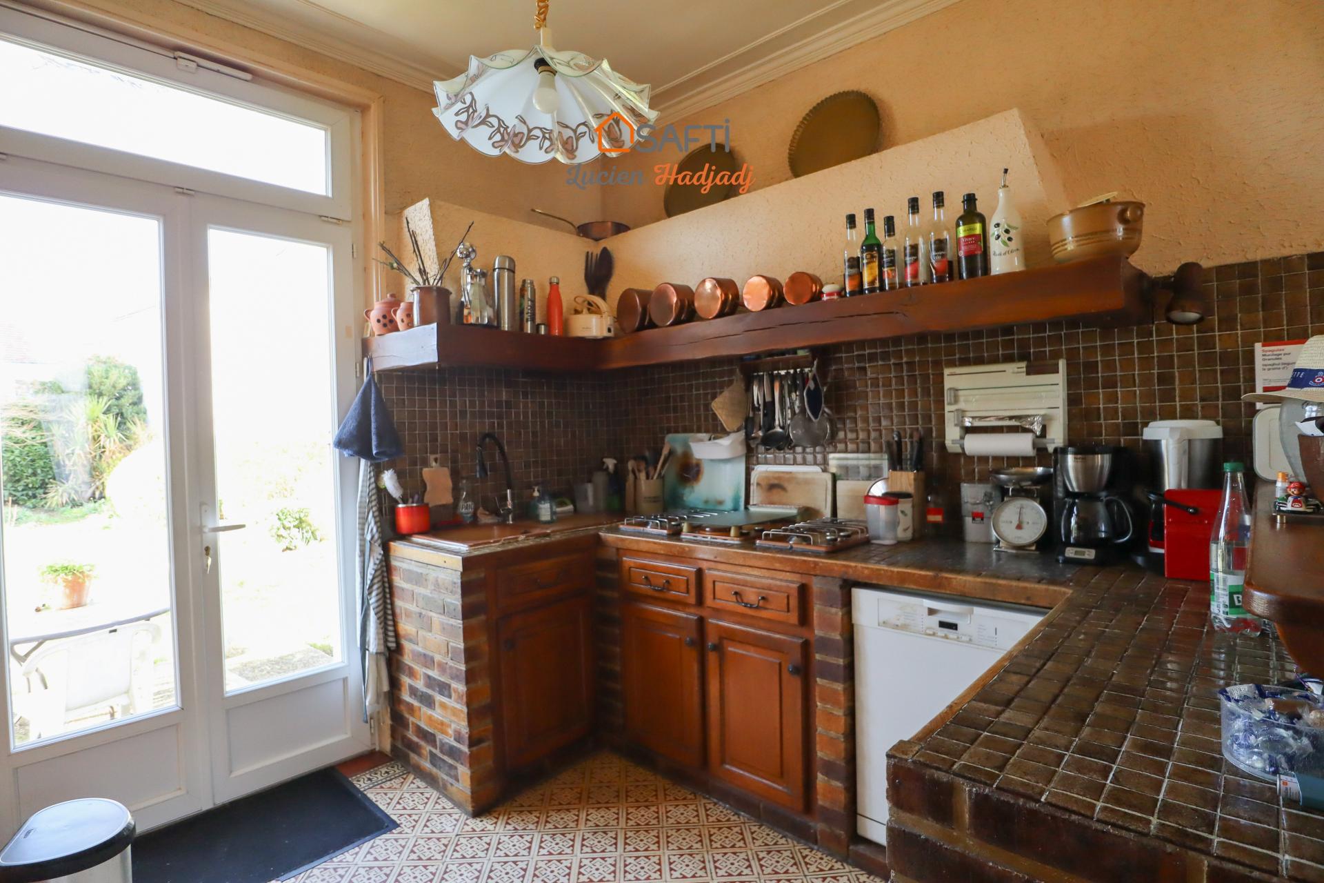 Photo 10 of the listing.