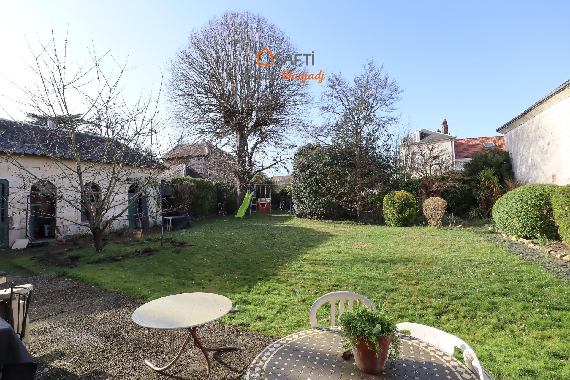 Photo 2 of the listing.