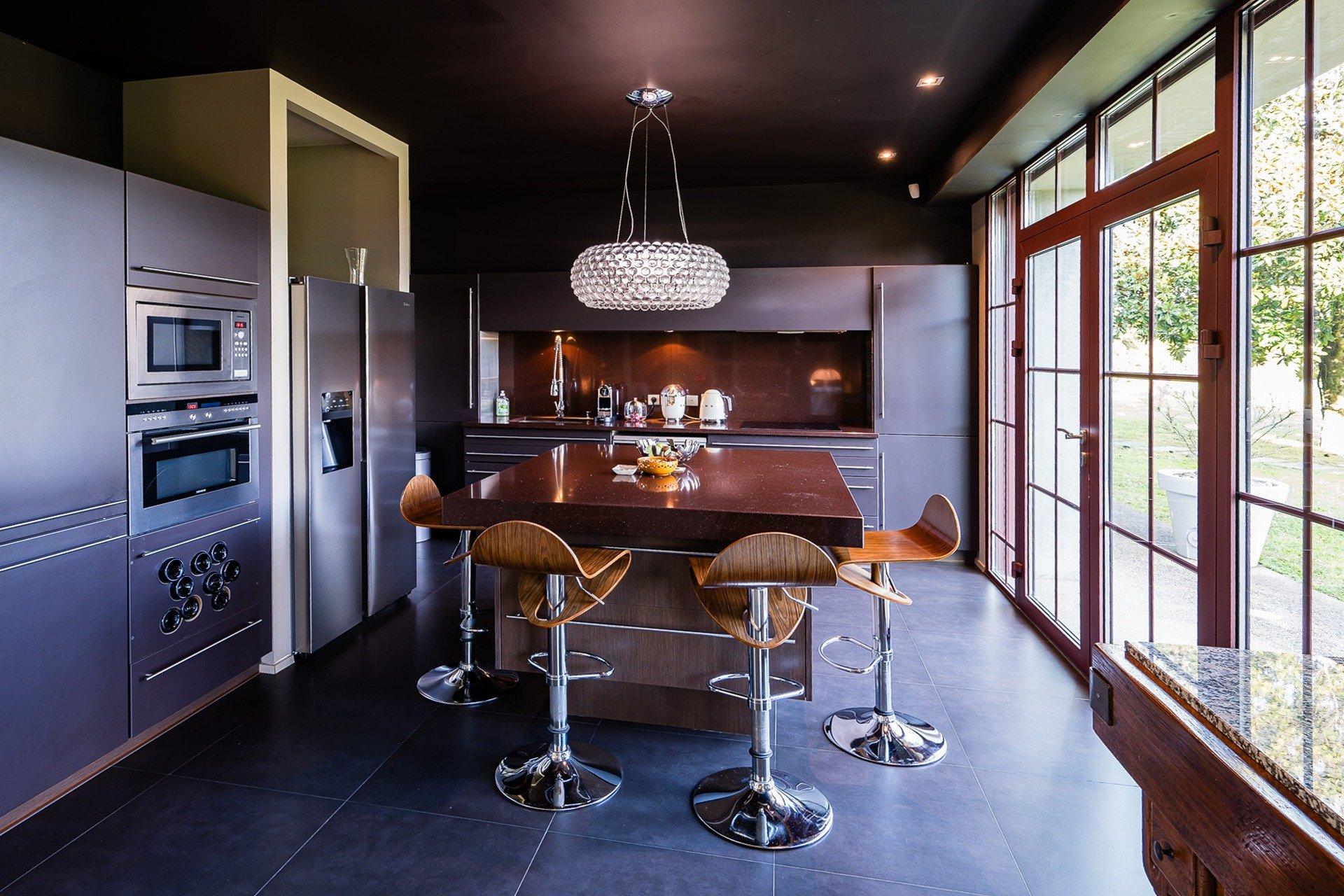 Photo 6 of the listing.