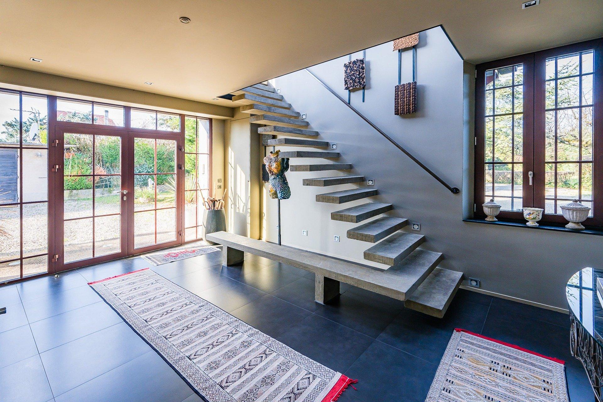 Photo 5 of the listing.