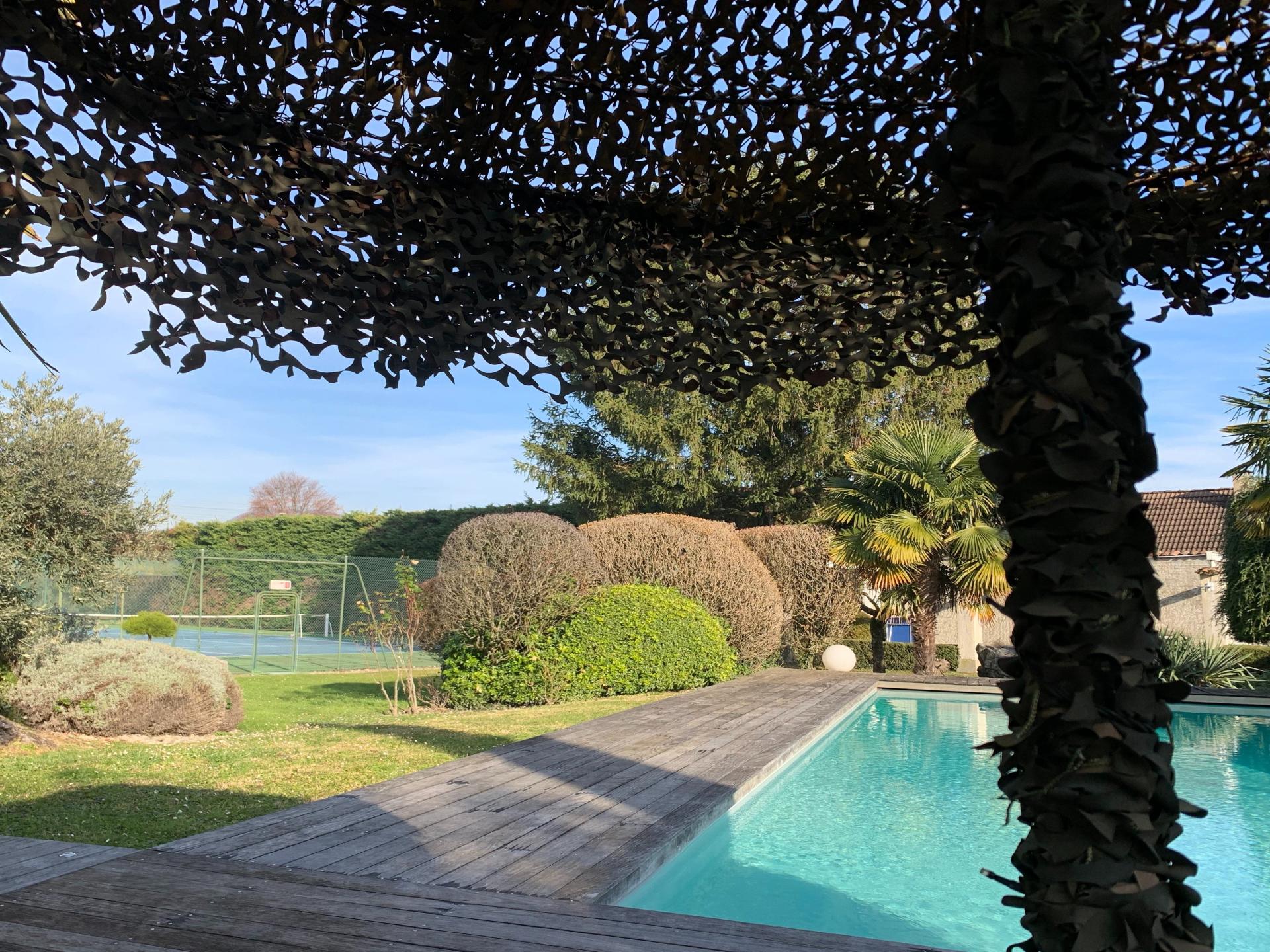 Photo 2 of the listing.