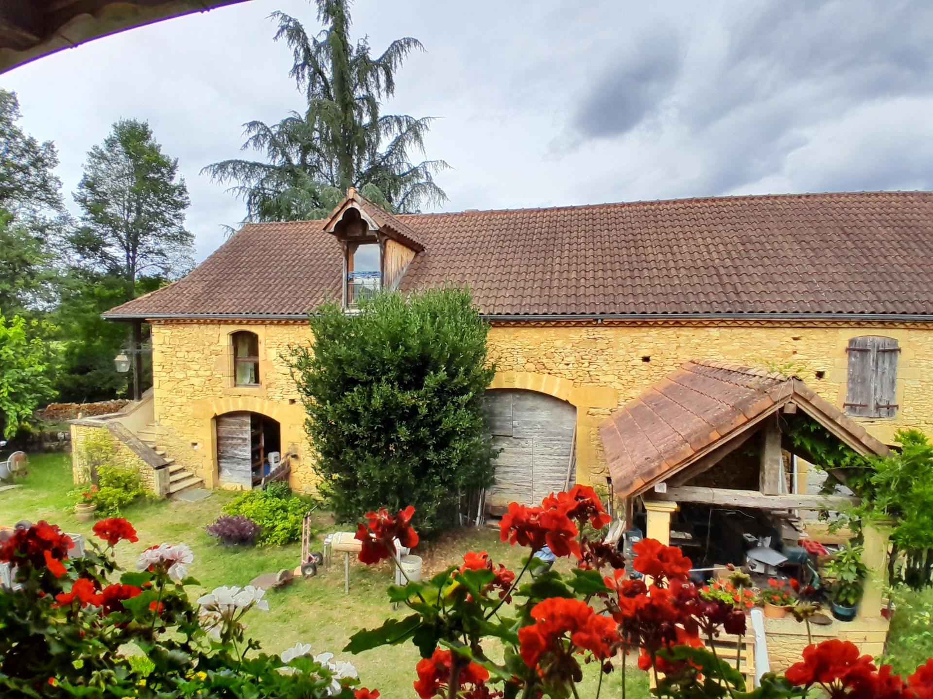 Photo 2 of the listing.