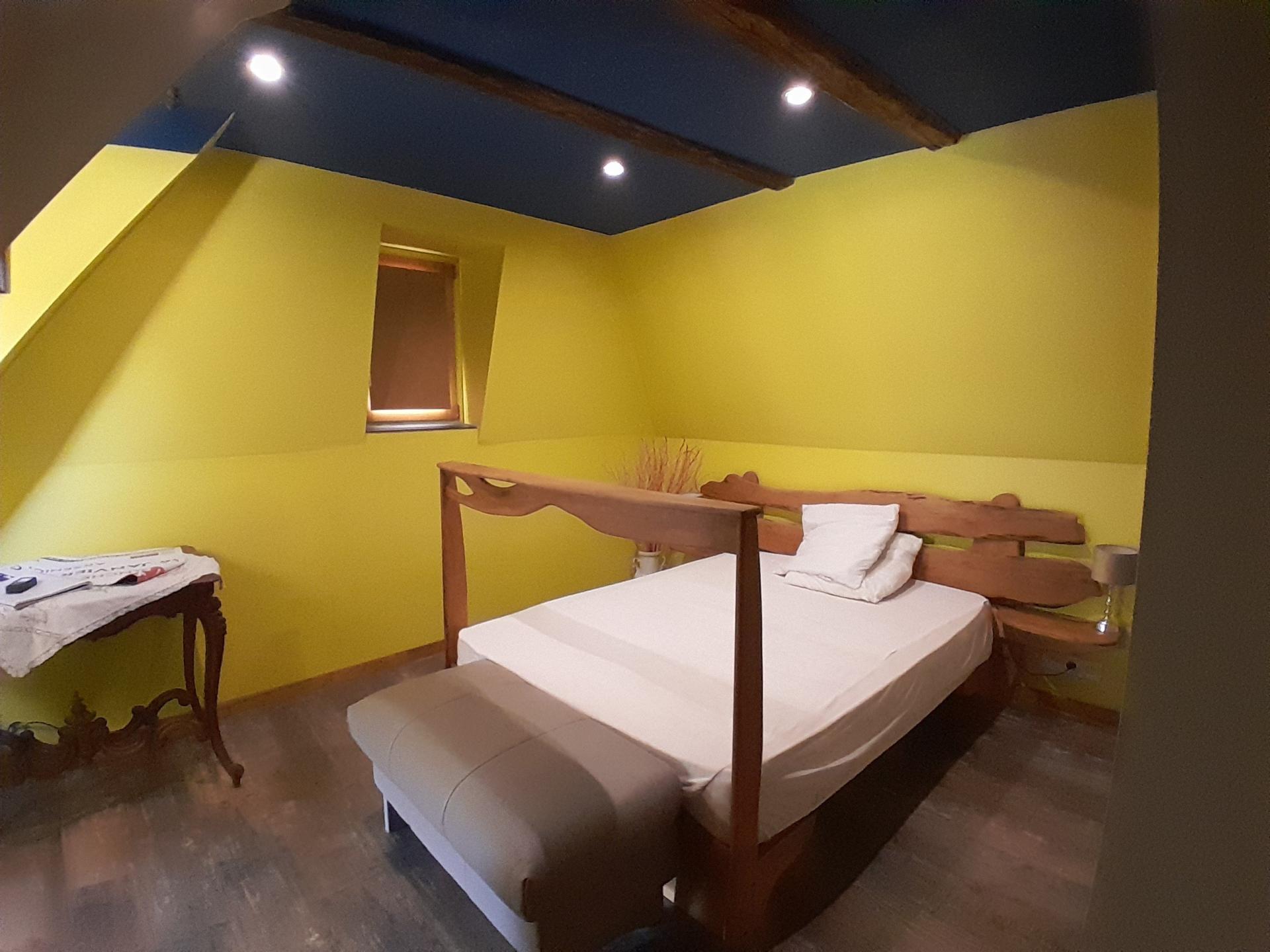 Photo 5 of the listing.