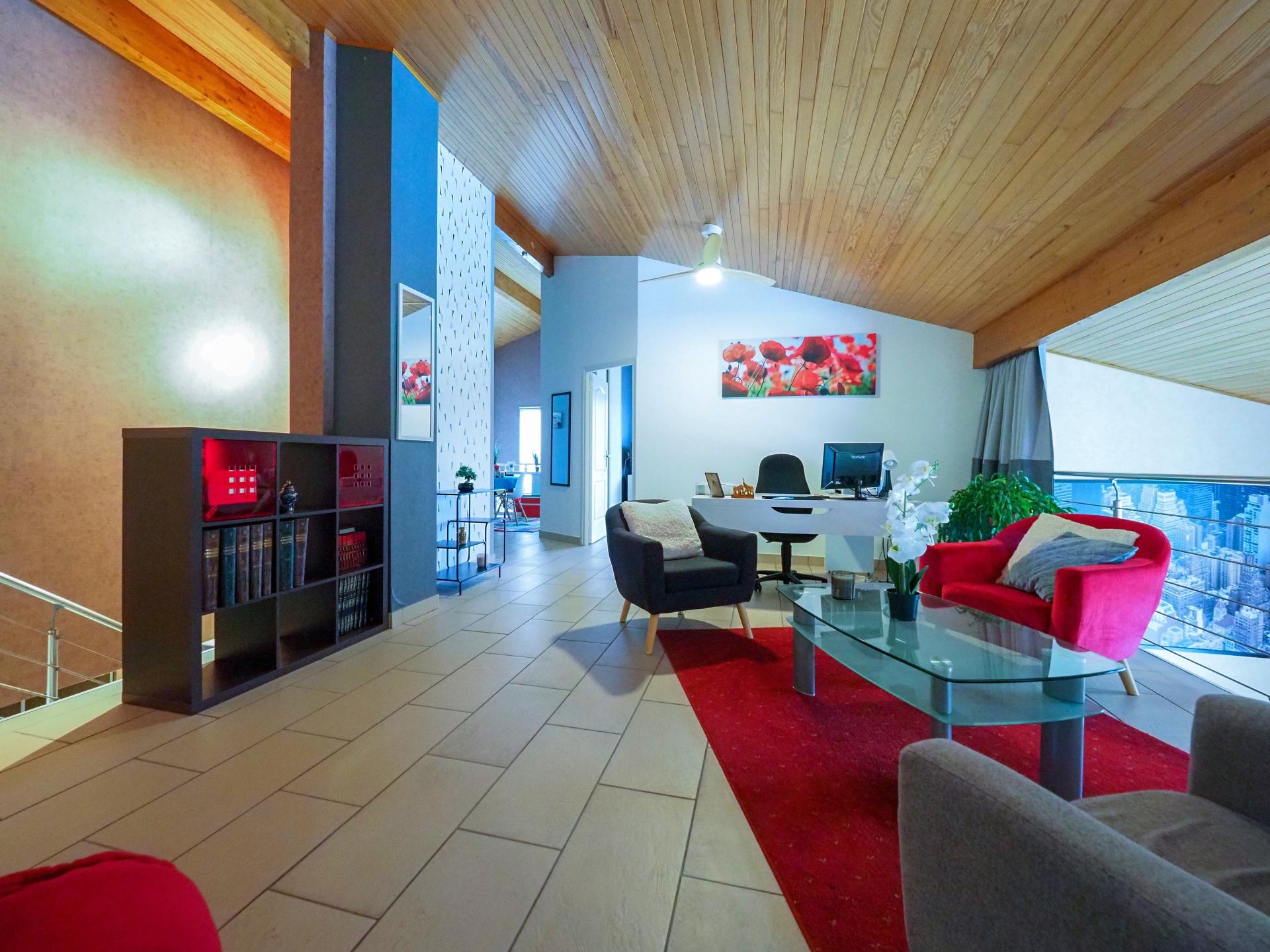 Photo 10 of the listing.