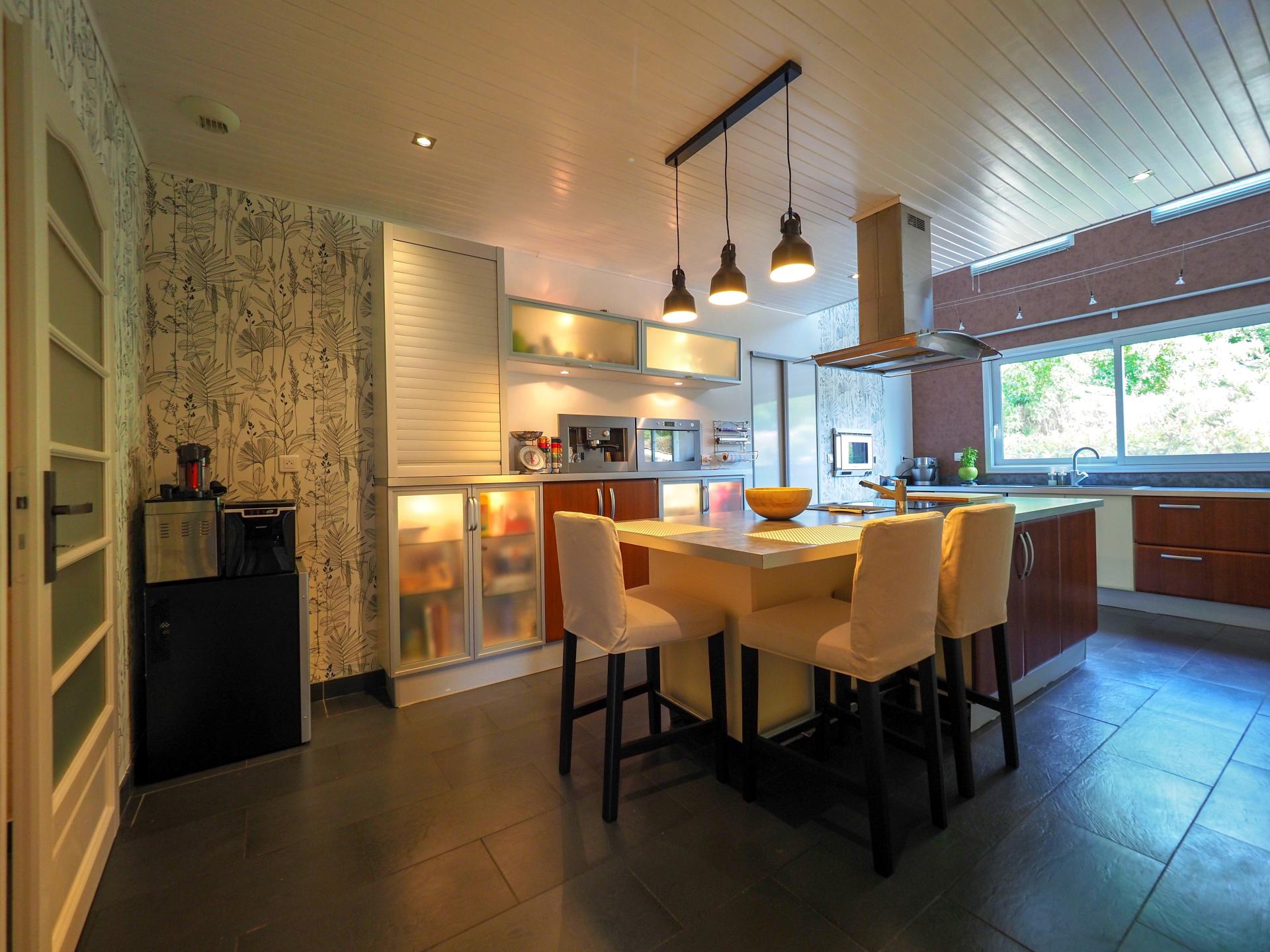 Photo 4 of the listing.