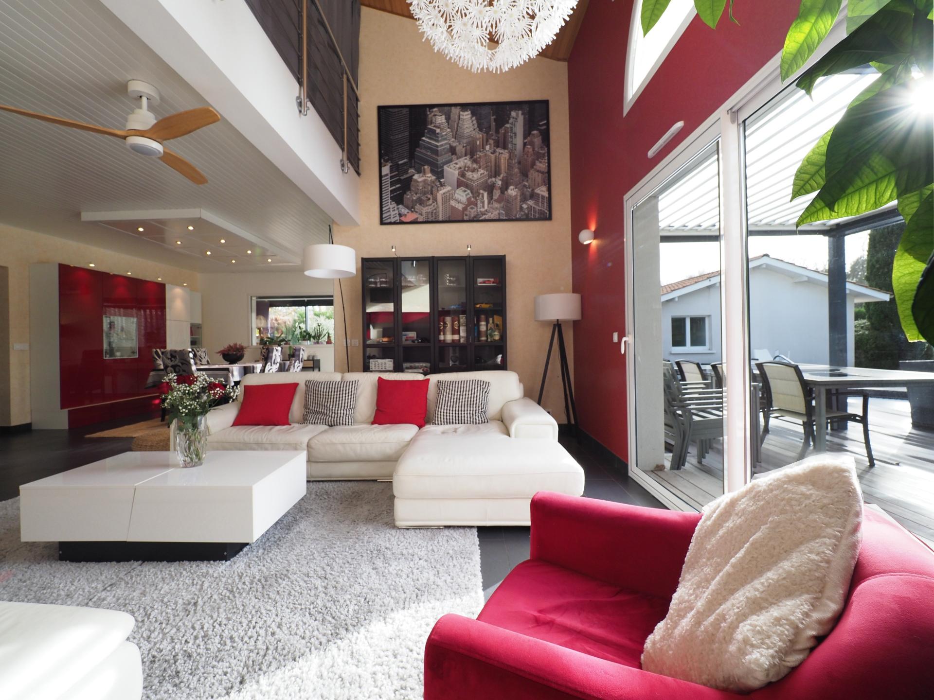 Photo 3 of the listing.