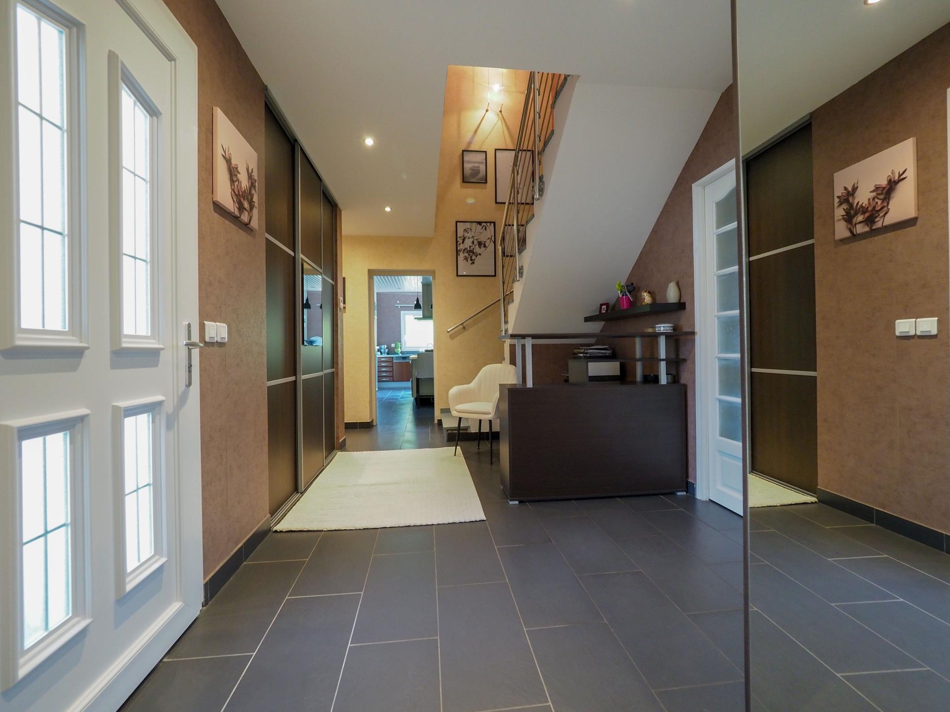 Photo 2 of the listing.