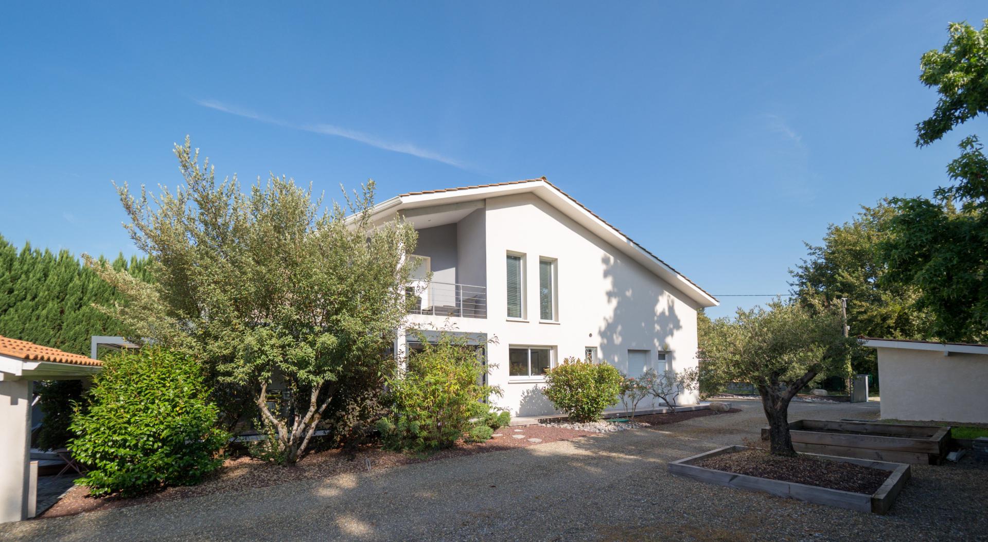 Photo 13 of the listing.