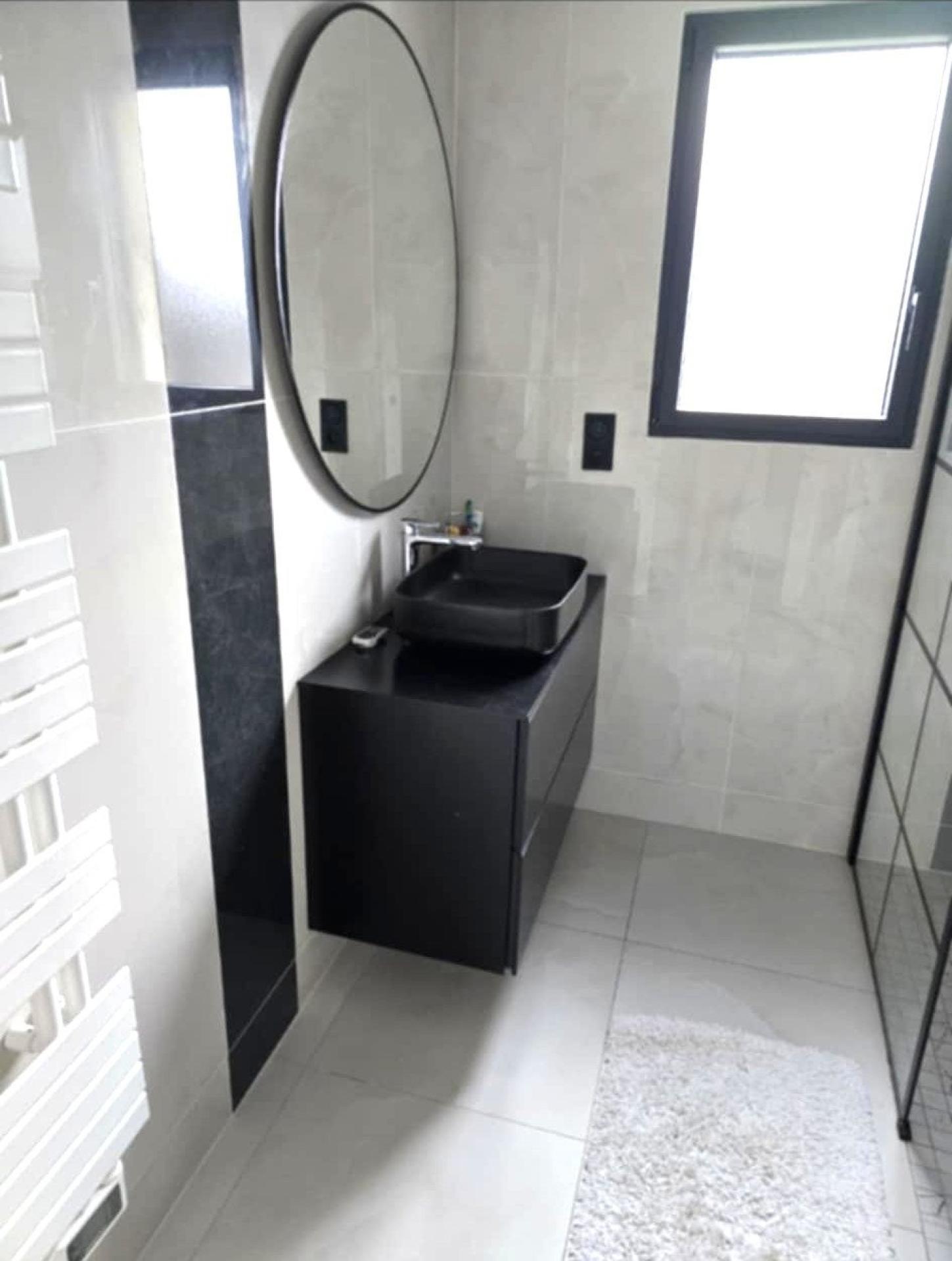 Photo 7 of the listing.