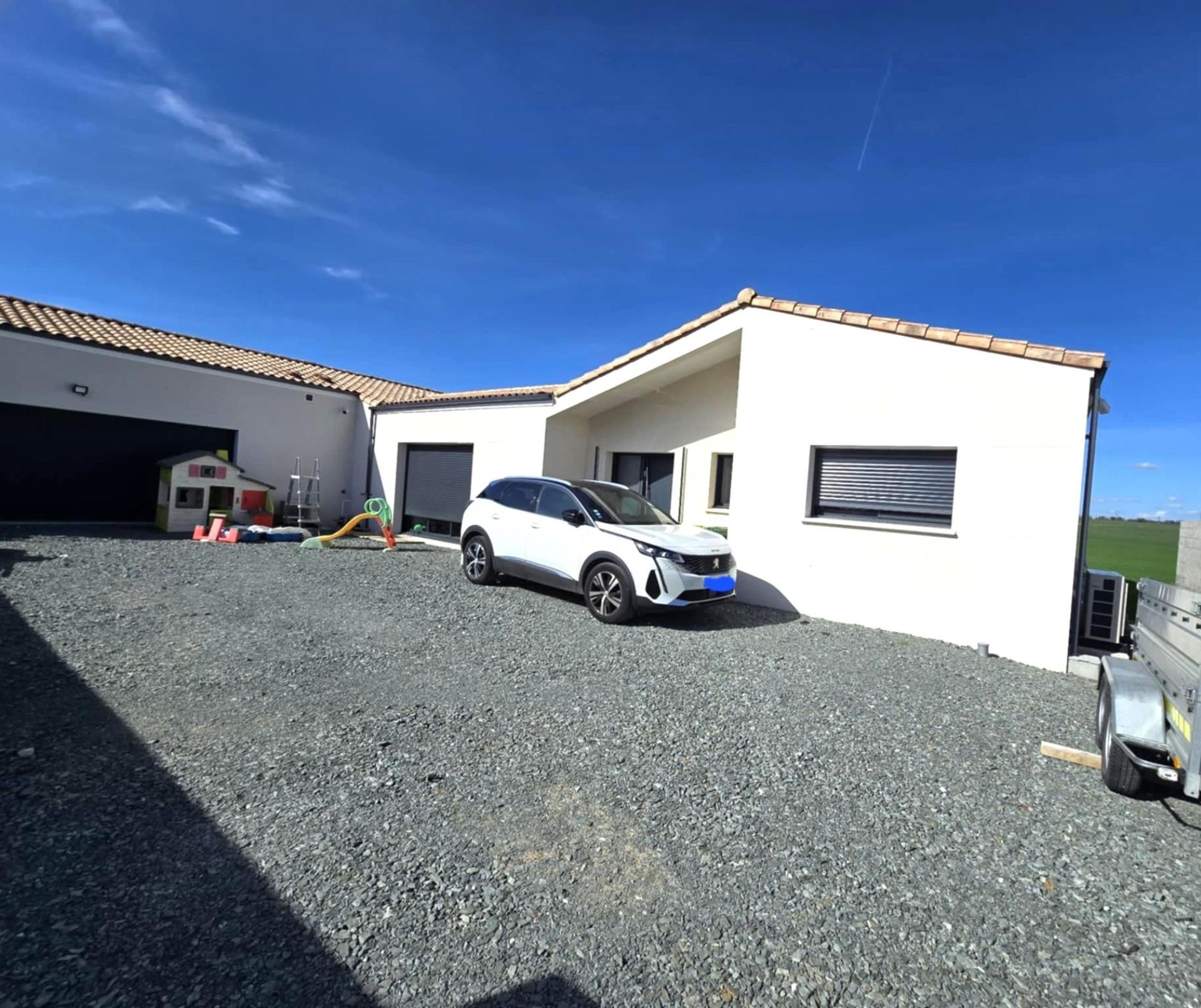 Photo 2 of the listing.