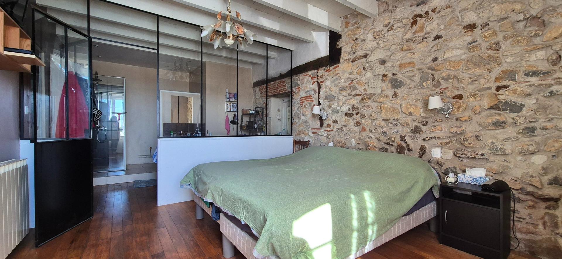 Photo 10 of the listing.