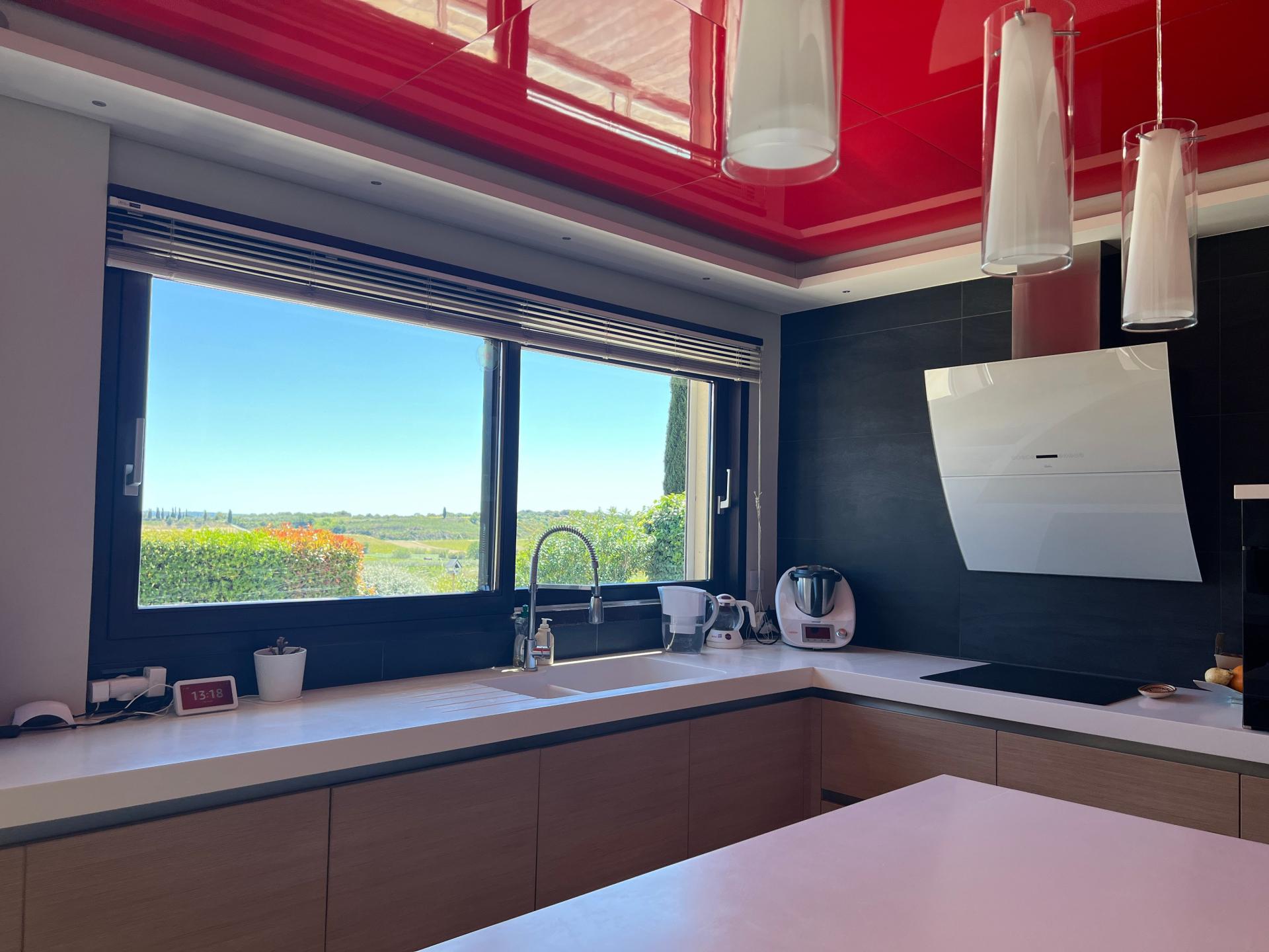 Photo 5 of the listing.