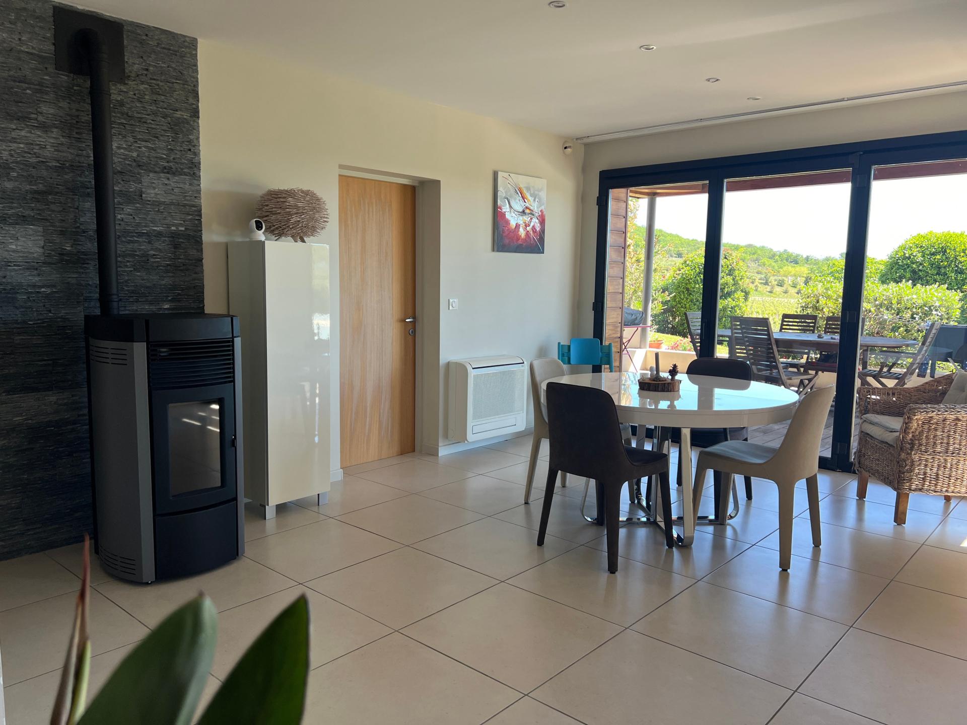 Photo 3 of the listing.