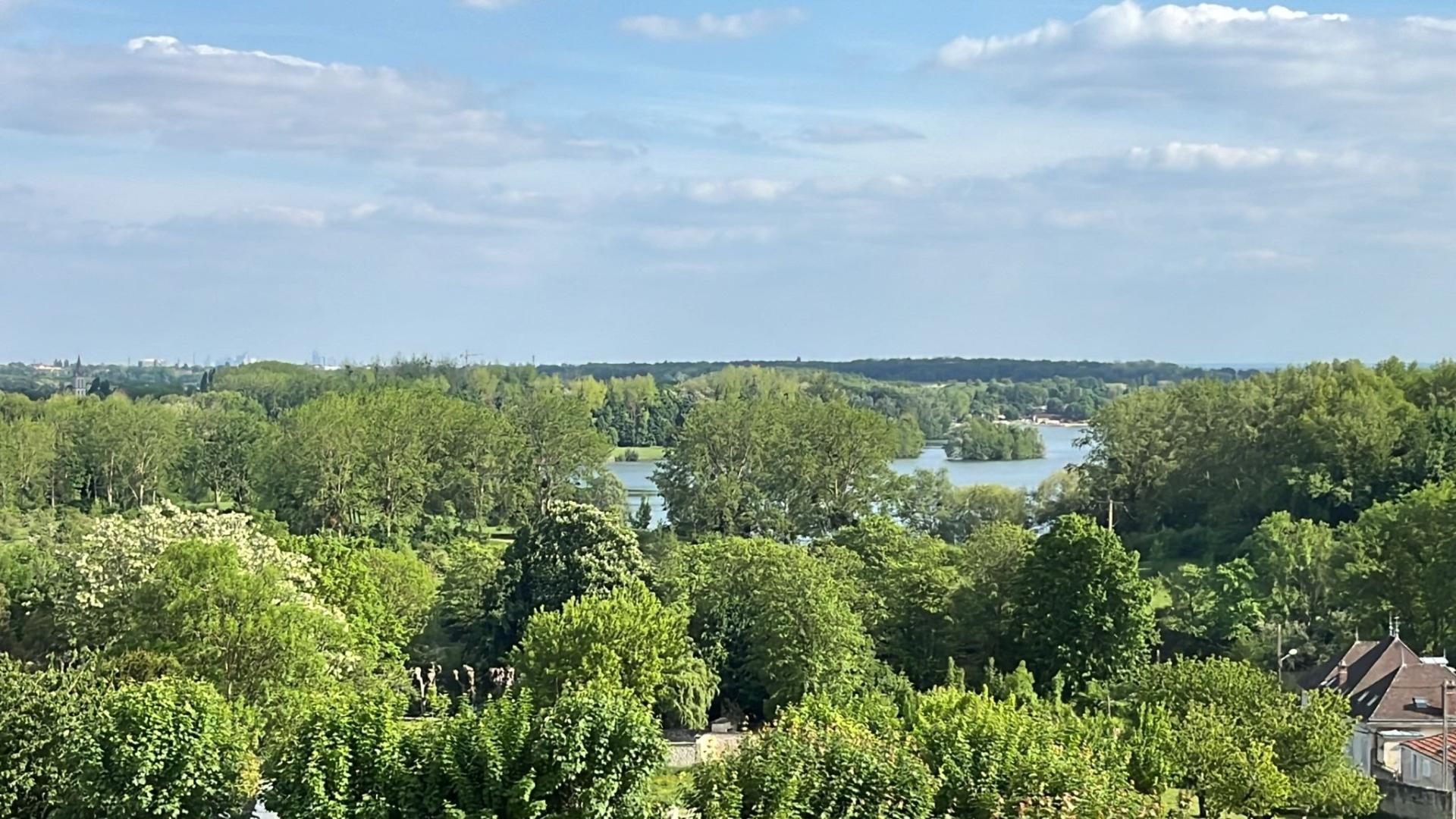 Photo 16 of the listing.