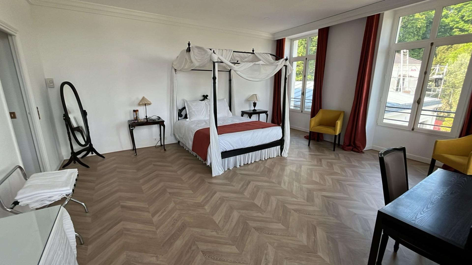 Photo 11 of the listing.