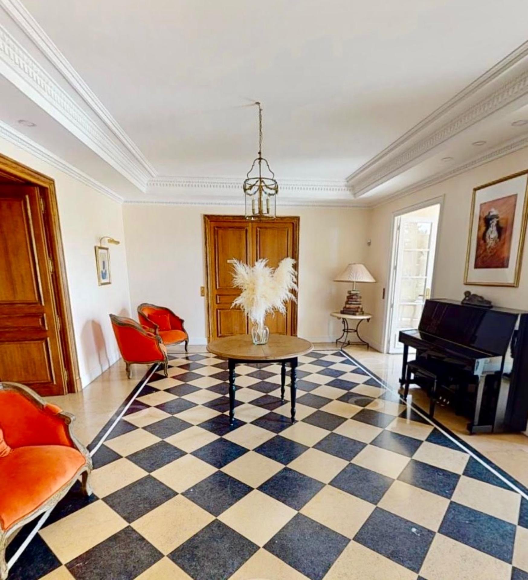 Photo 5 of the listing.