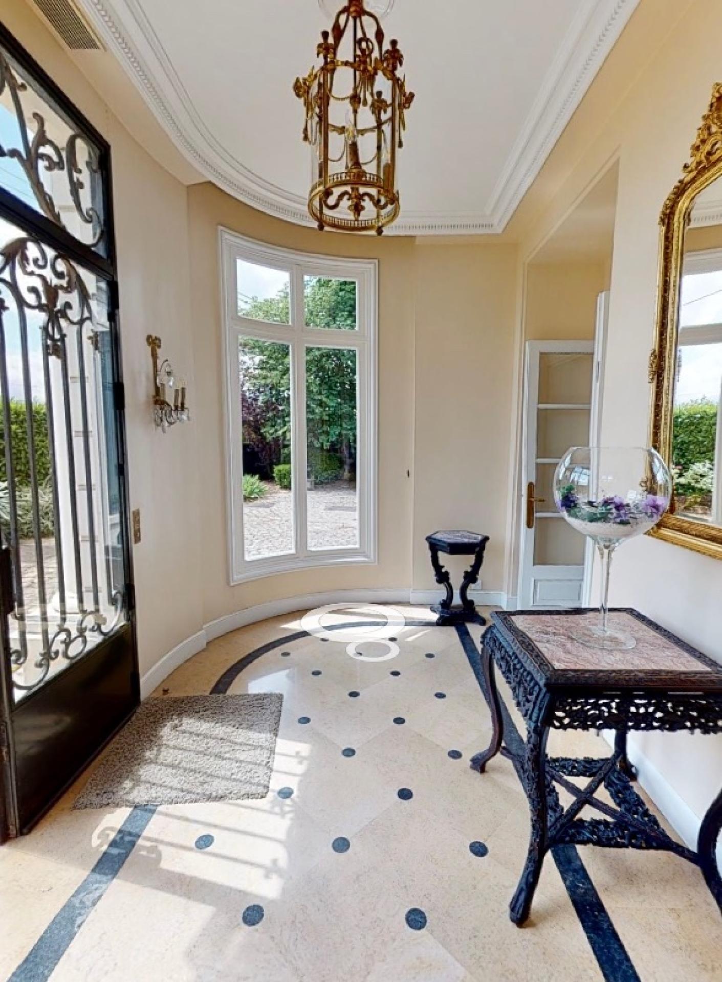 Photo 3 of the listing.