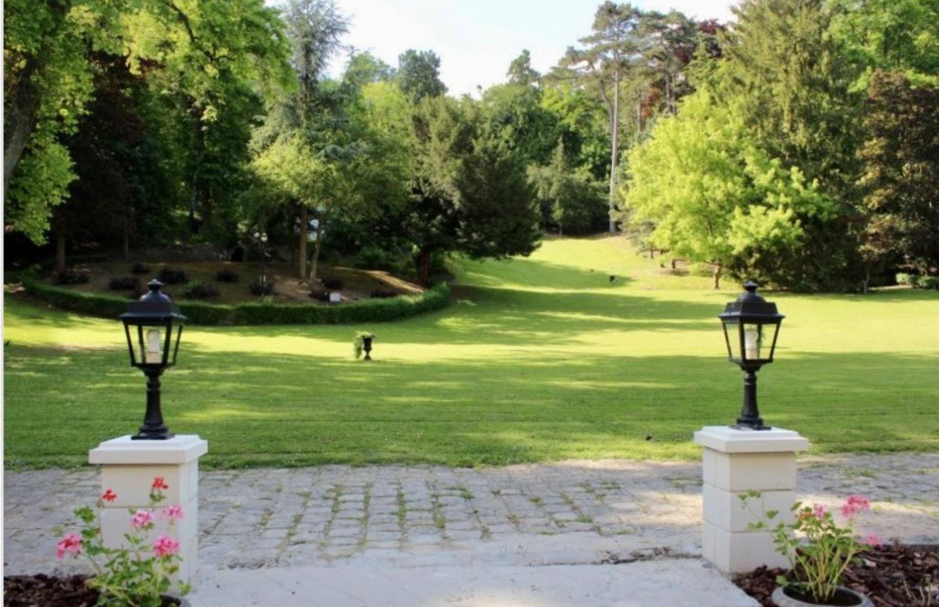 Photo 6 of the listing.