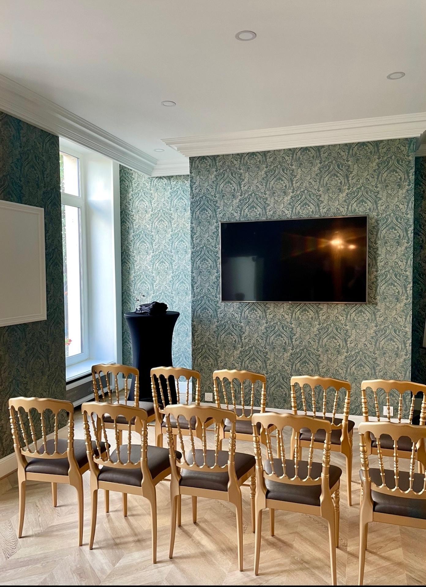 Photo 4 of the listing.