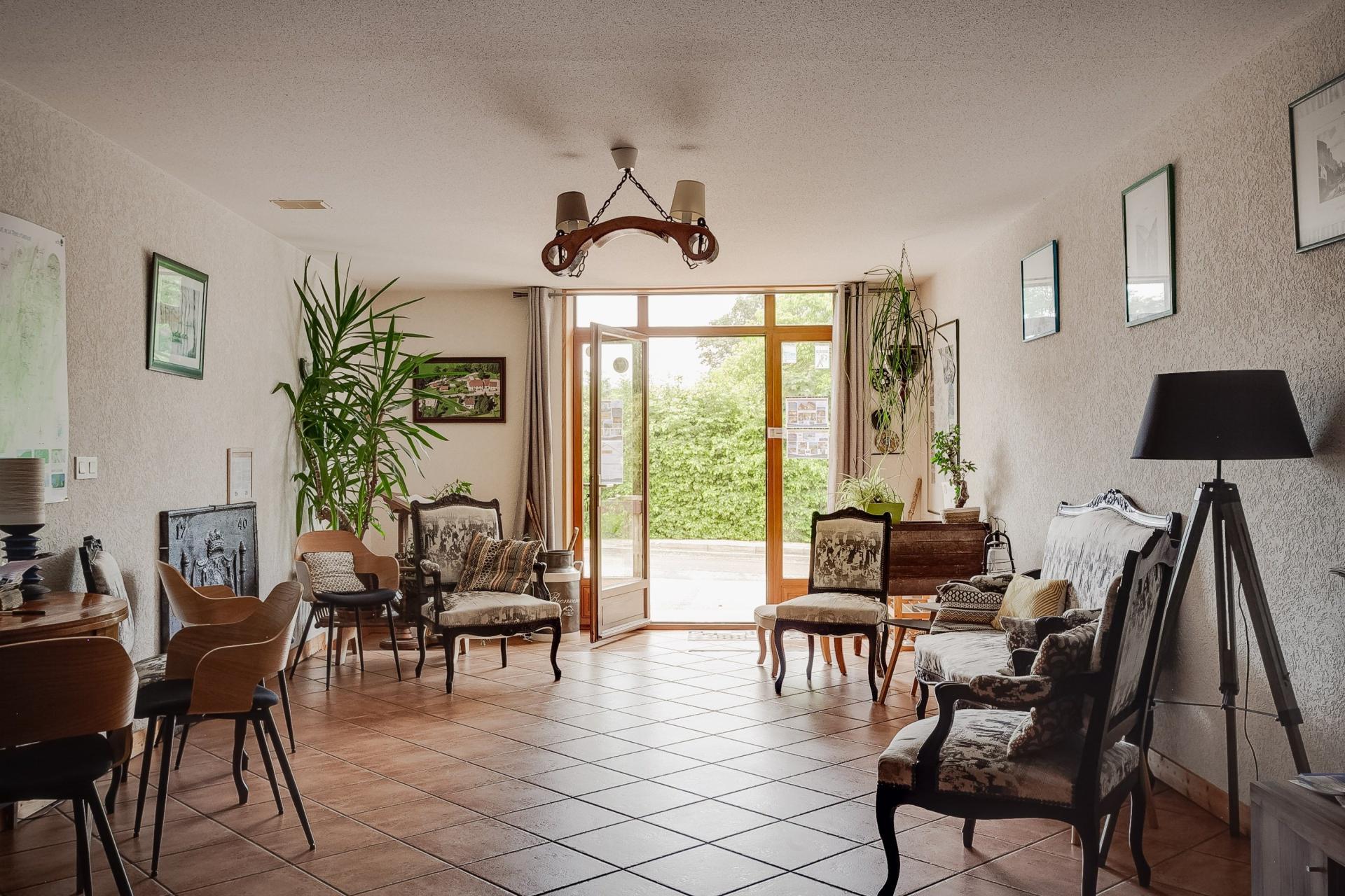 Photo 8 of the listing.